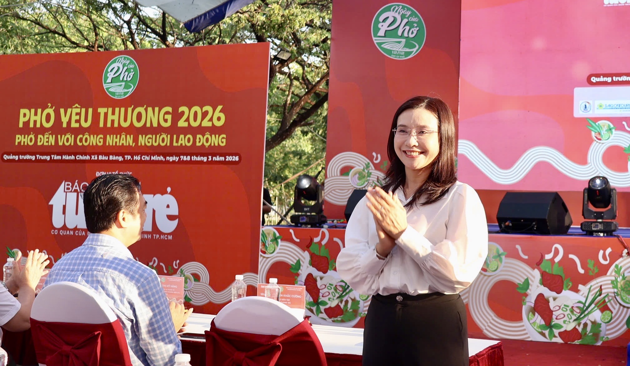 H&agrave;ng ng&agrave;n thanh ni&ecirc;n c&ocirc;ng nh&acirc;n tham dự Phở y&ecirc;u thương - Ảnh 3.