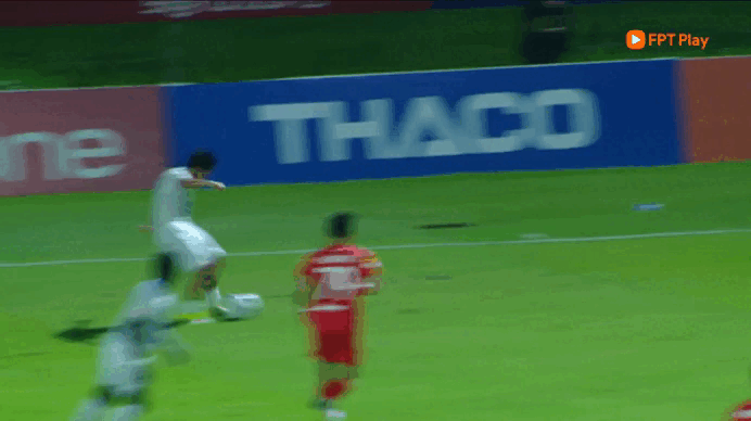 Xu&acirc;n Son 'đen' nhưng trung vệ Lucas lại &lsquo;đỏ&rsquo;, Nam Định thắng chật vật đội cuối bảng PVF-CAND - Ảnh 2.