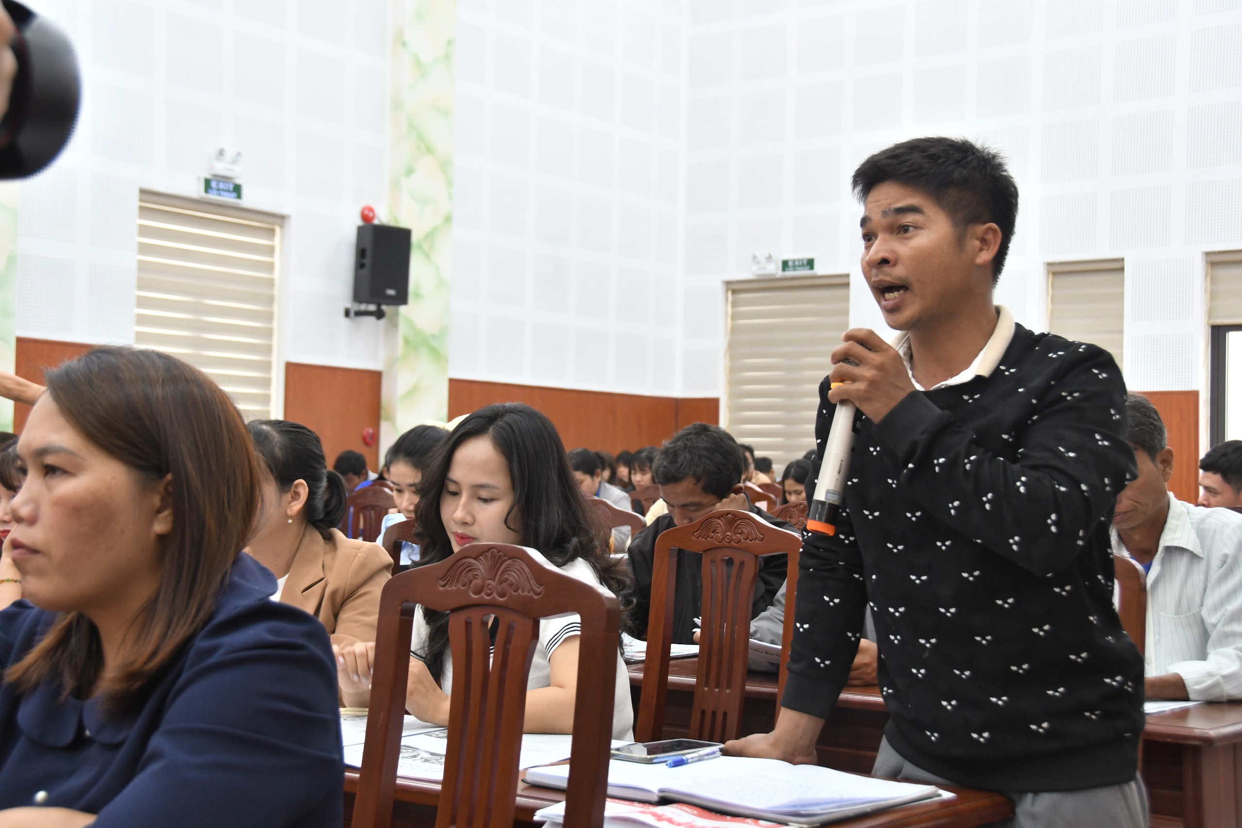 Cử tri miền n&uacute;i gửi gắm ước mơ về gi&aacute;o dục v&agrave; c&ocirc;ng nghệ cho giới trẻ - Ảnh 3.