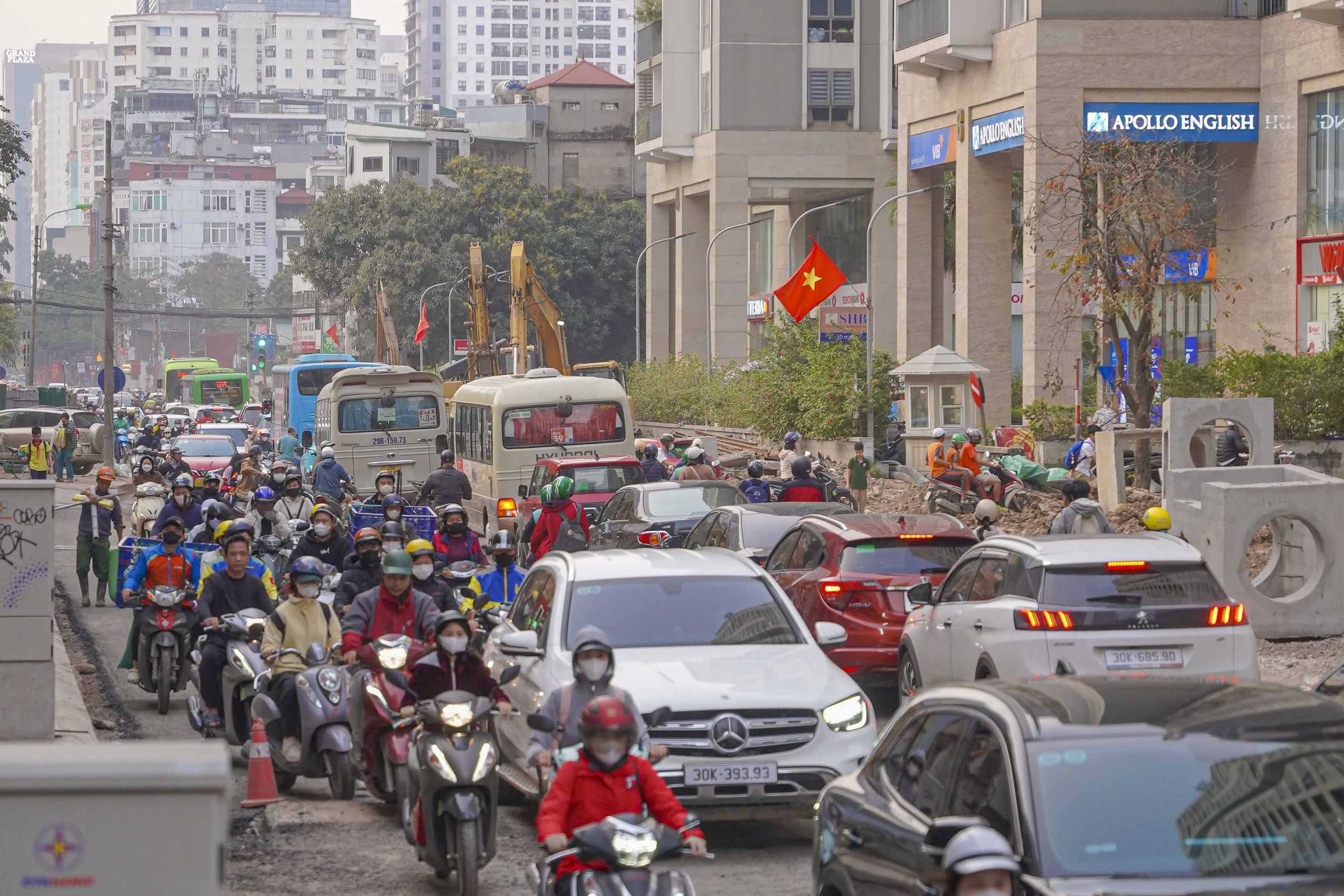 Chậm tiến độ, đường Nguyễn Tuân vẫn bụi mù mịt- Ảnh 11. Chậm tiến độ, đường Nguyễn Tuân vẫn bụi mù mịt- Ảnh 11.