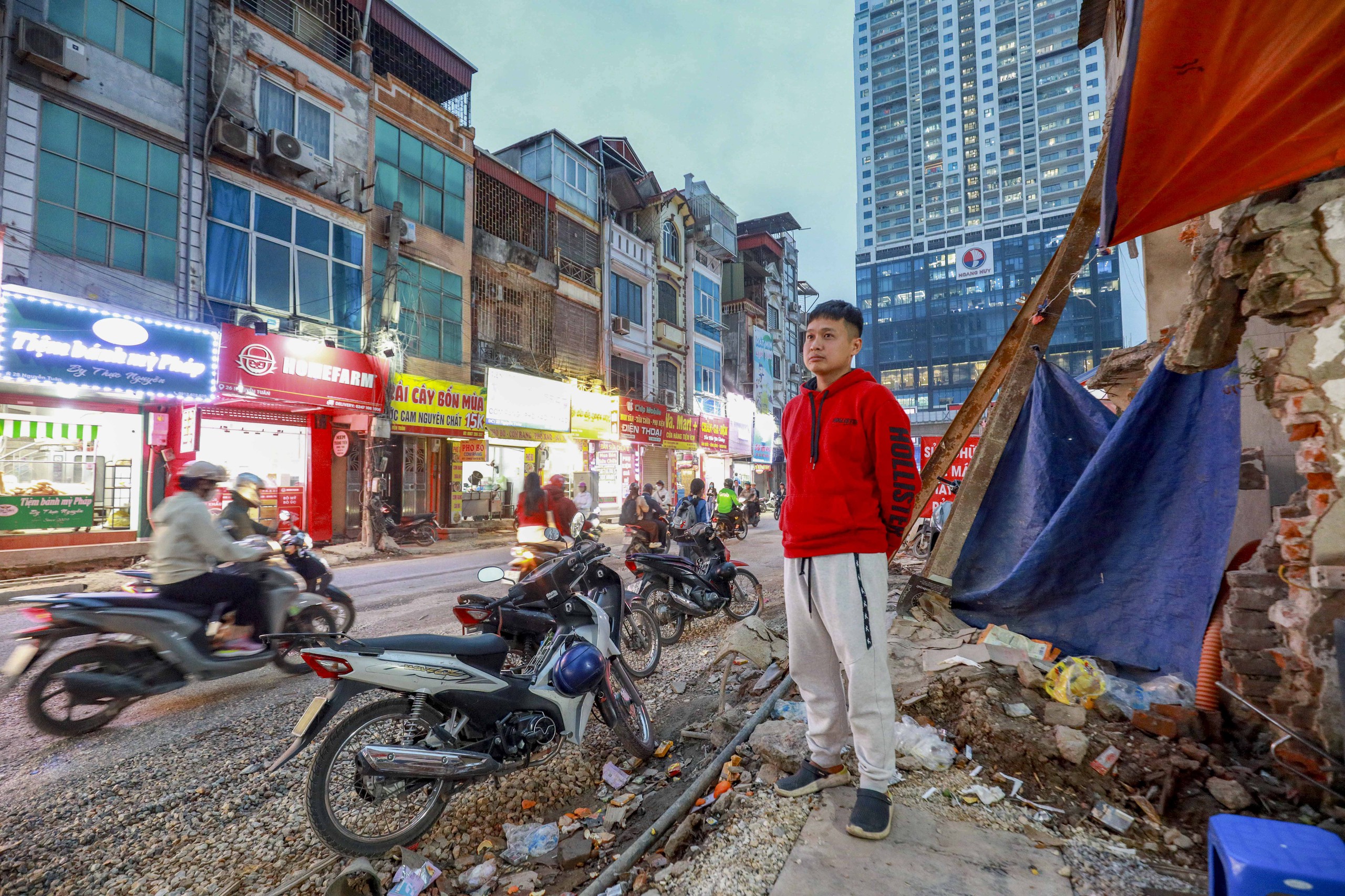 Chậm tiến độ, đường Nguyễn Tuân vẫn bụi mù mịt- Ảnh 13. Chậm tiến độ, đường Nguyễn Tuân vẫn bụi mù mịt- Ảnh 13.