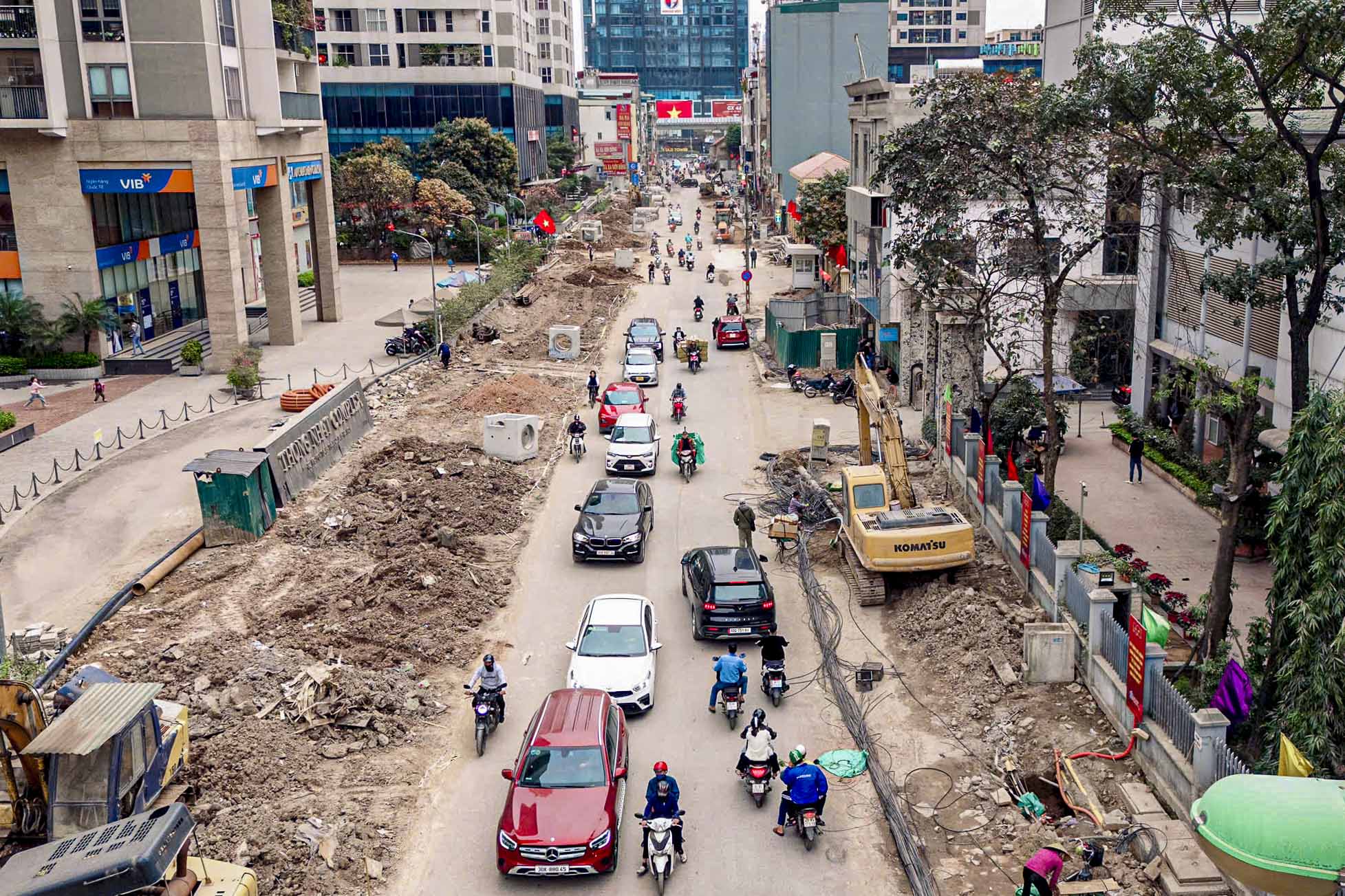 Chậm tiến độ, đường Nguyễn Tuân vẫn bụi mù mịt- Ảnh 1. Chậm tiến độ, đường Nguyễn Tuân vẫn bụi mù mịt- Ảnh 1.