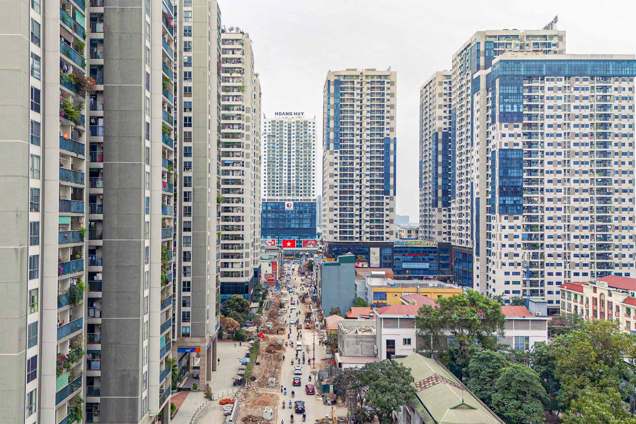 Chậm tiến độ, đường Nguyễn Tuân vẫn bụi mù mịt- Ảnh 8. Chậm tiến độ, đường Nguyễn Tuân vẫn bụi mù mịt- Ảnh 8.