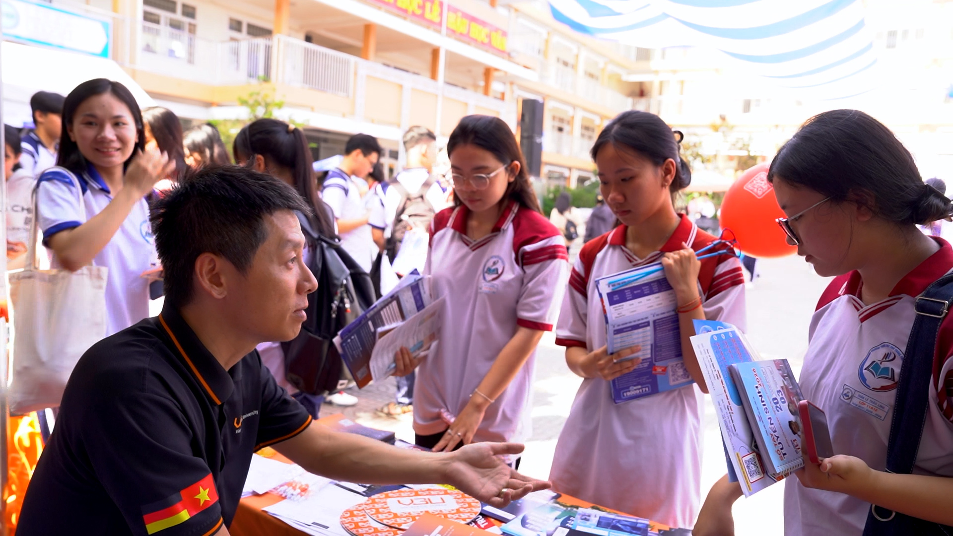 Nữ chọn ng&agrave;nh kỹ thuật: Đừng để định kiến giới hạn tiềm năng - Ảnh 1.