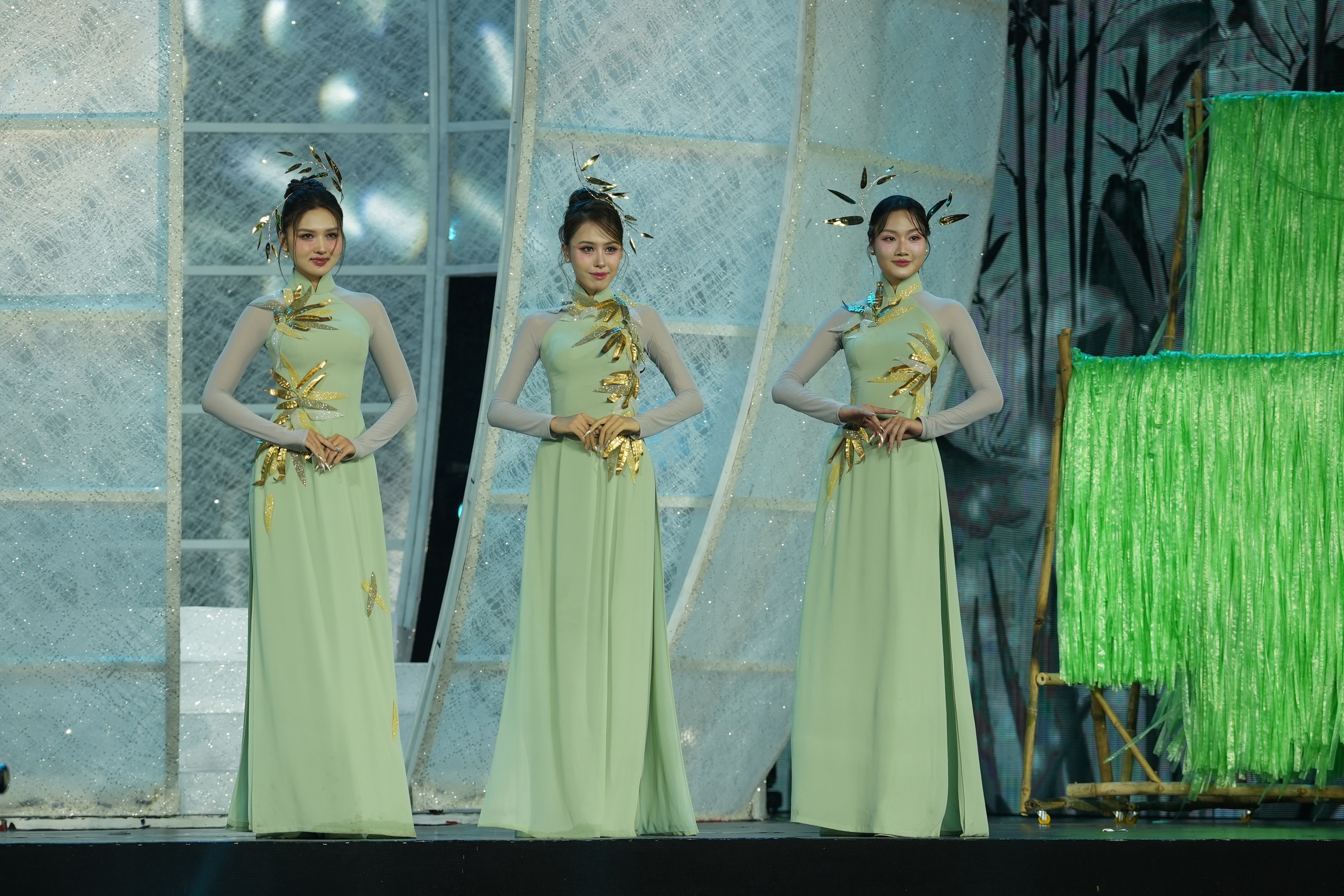 Mỹ nh&acirc;n Việt v&agrave; quốc tế khoe sắc, kể chuyện thời trang bền vững bằng &aacute;o d&agrave;i- Ảnh 7.