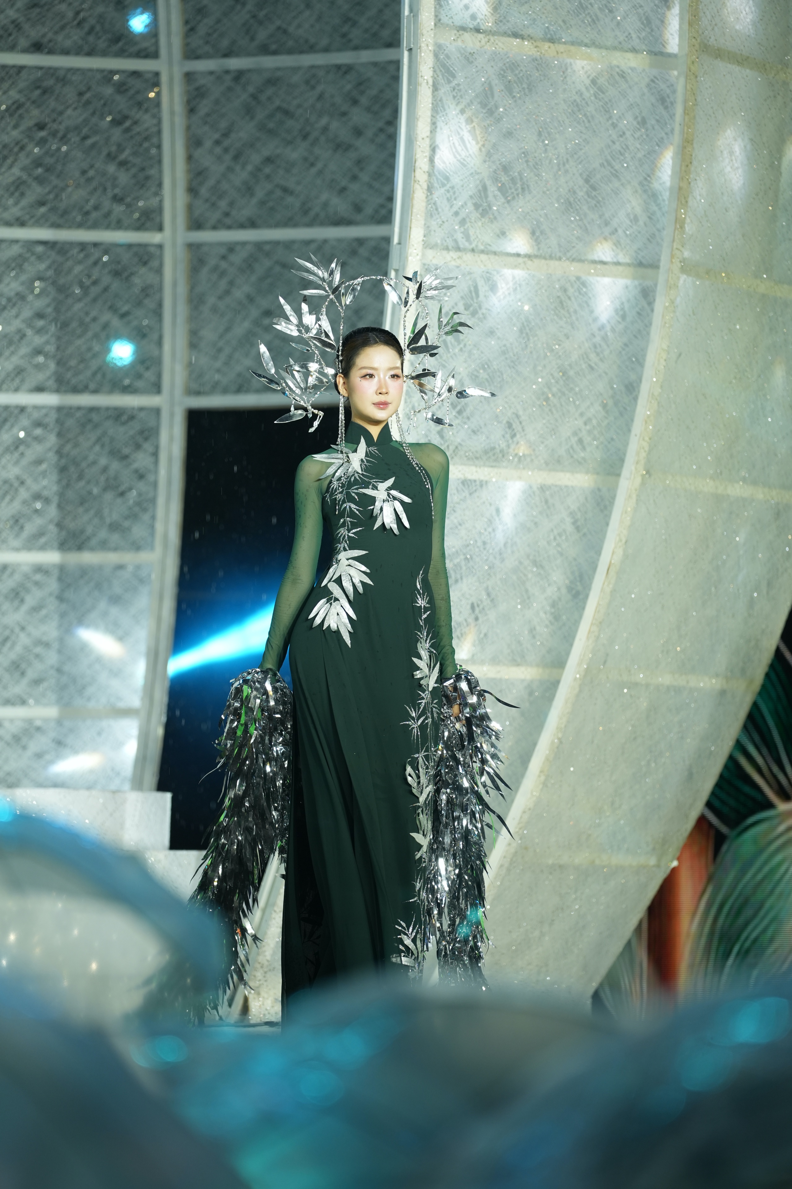 Mỹ nh&acirc;n Việt v&agrave; quốc tế khoe sắc, kể chuyện thời trang bền vững bằng &aacute;o d&agrave;i- Ảnh 9.