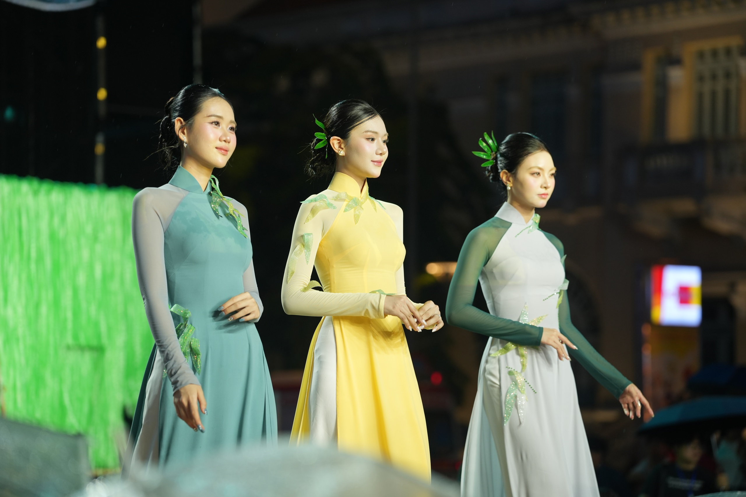 Mỹ nh&acirc;n Việt v&agrave; quốc tế khoe sắc, kể chuyện thời trang bền vững bằng &aacute;o d&agrave;i- Ảnh 8.