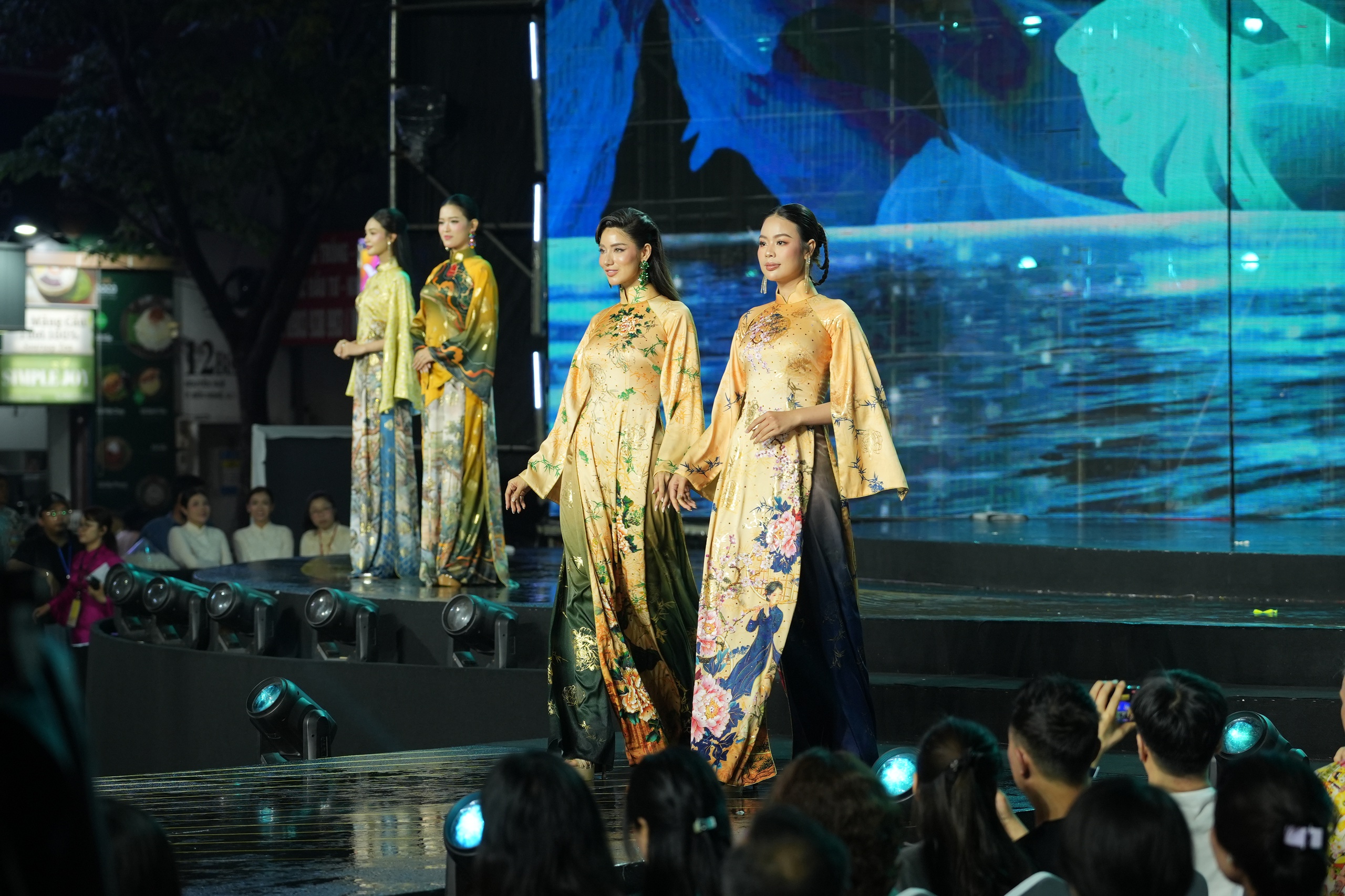 Mỹ nh&acirc;n Việt v&agrave; quốc tế khoe sắc, kể chuyện thời trang bền vững bằng &aacute;o d&agrave;i- Ảnh 18.