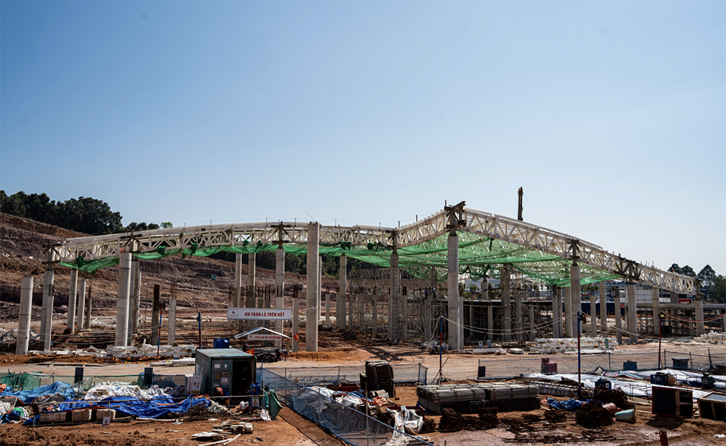 Gi&aacute; dầu tăng g&acirc;y khủng hoảng cho c&aacute;c đại c&ocirc;ng trường trọng điểm quốc gia năm 2026 - Ảnh 1.