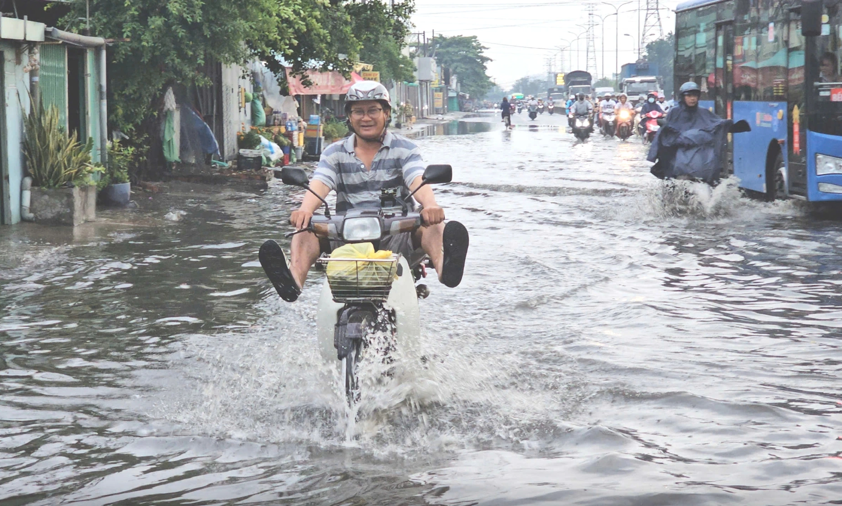 Thời tiết thất thường, nhà nông gặp khó- Ảnh 1.