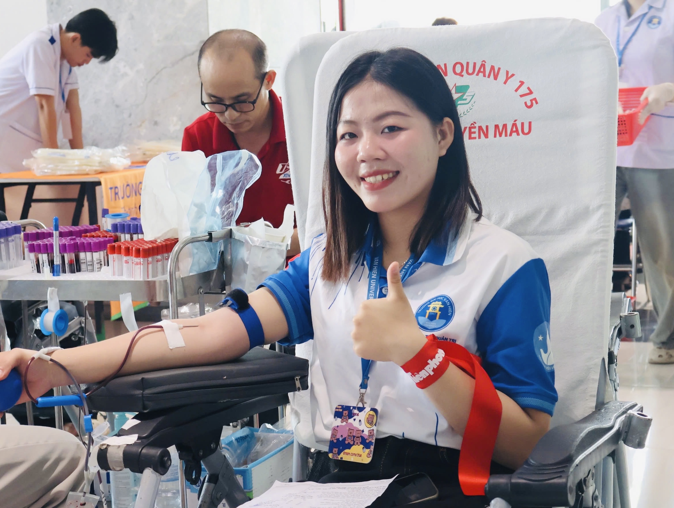 TP.HCM: Hoa hậu Thanh Thủy cùng hơn 5.000 sinh viên hiến máu tại ‘Chủ nhật đỏ’ - Ảnh 5.