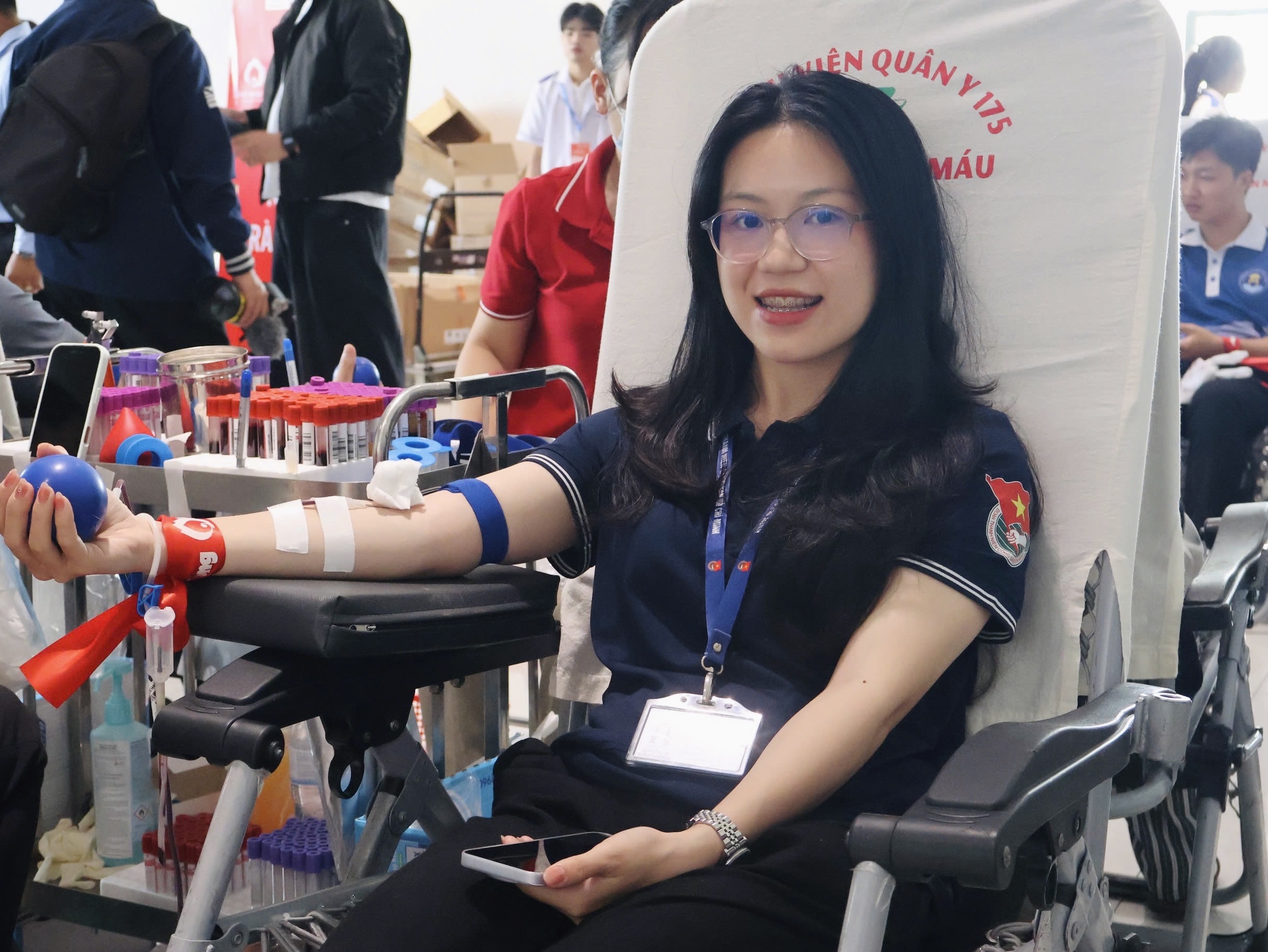 TP.HCM: Hoa hậu Thanh Thủy cùng hơn 5.000 sinh viên hiến máu tại ‘Chủ nhật đỏ’ - Ảnh 6.