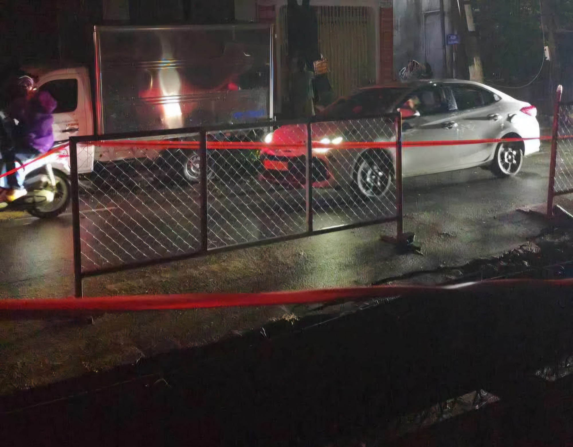 C&acirc;y cổ thụ bật gốc đ&egrave; nh&agrave; d&acirc;n, lo ngại do đ&agrave;o đường thi c&ocirc;ng dự &aacute;n- Ảnh 3.