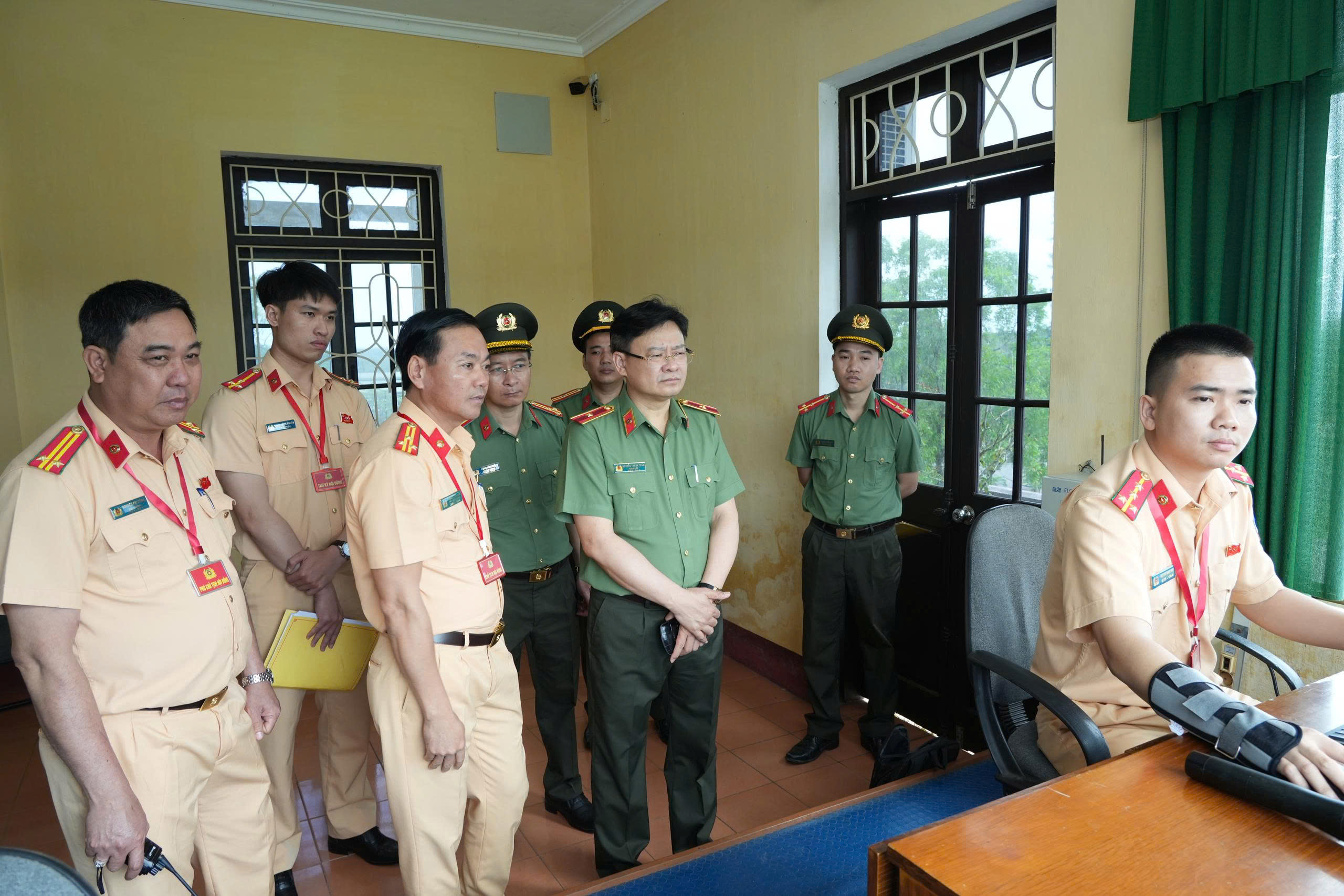 Giám đốc Công an TP.Huế: Tạo điều kiện tốt nhất cho người dân tham gia sát hạch - Ảnh 1.