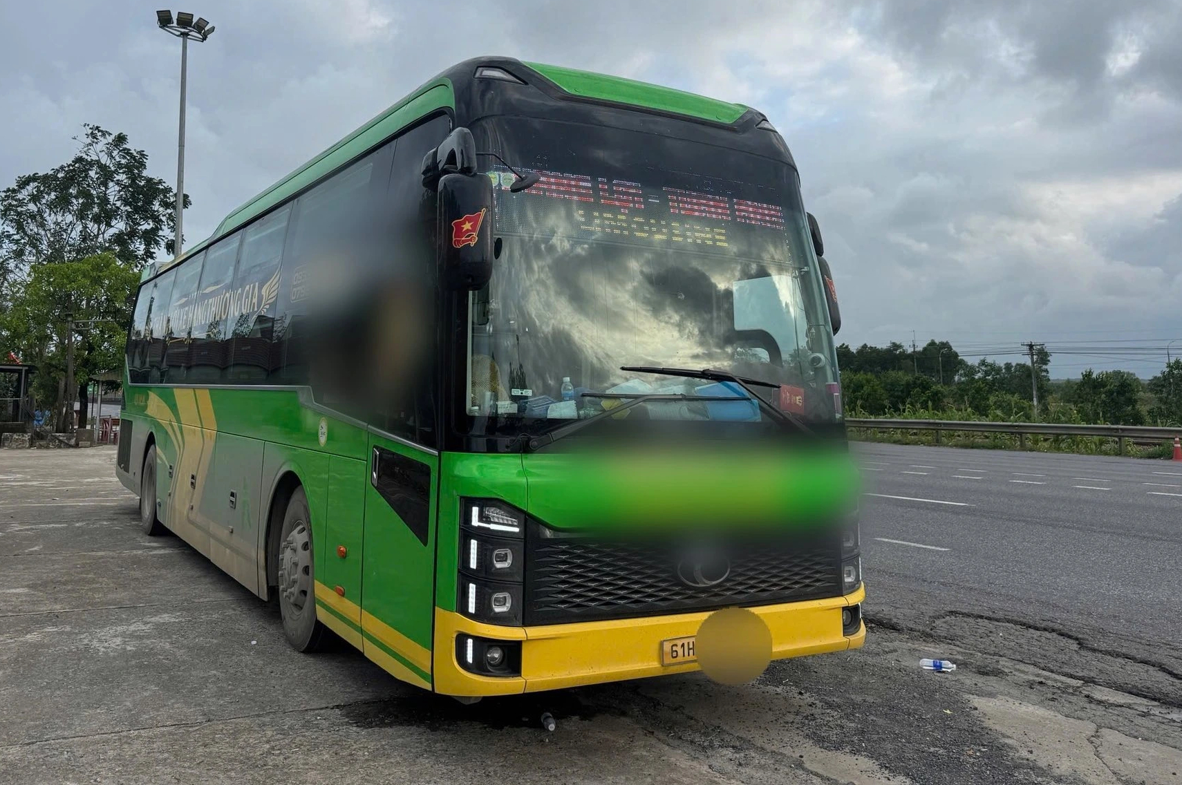 Xử phạt xe khách gần 200 triệu đồng vì nhồi nhét gấp đôi số khách - Ảnh 1. Xử phạt xe khách gần 200 triệu đồng vì nhồi nhét gấp đôi số khách - Ảnh 1.