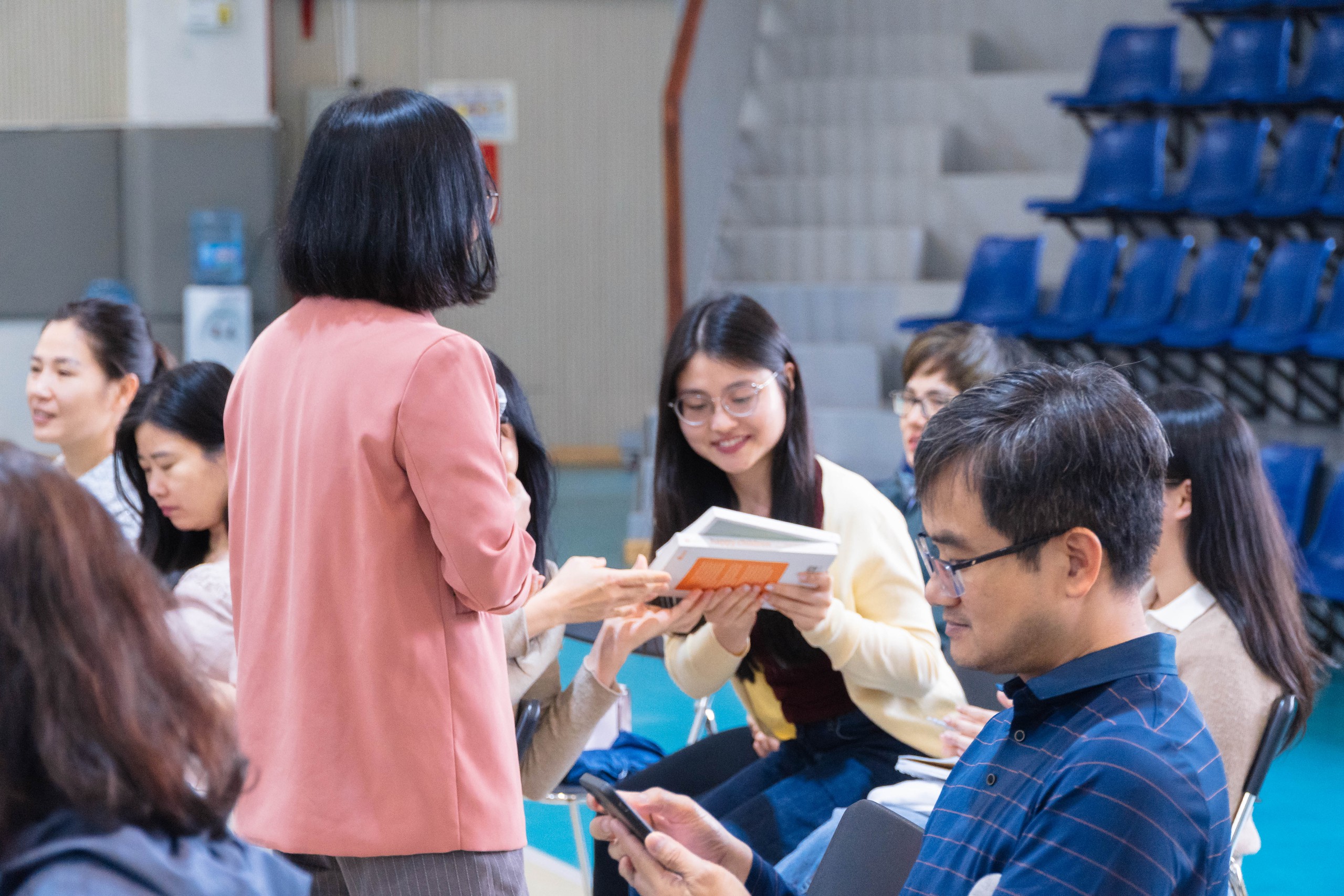 Để trẻ không trở thành 'bản sao' của công nghệ- Ảnh 2.