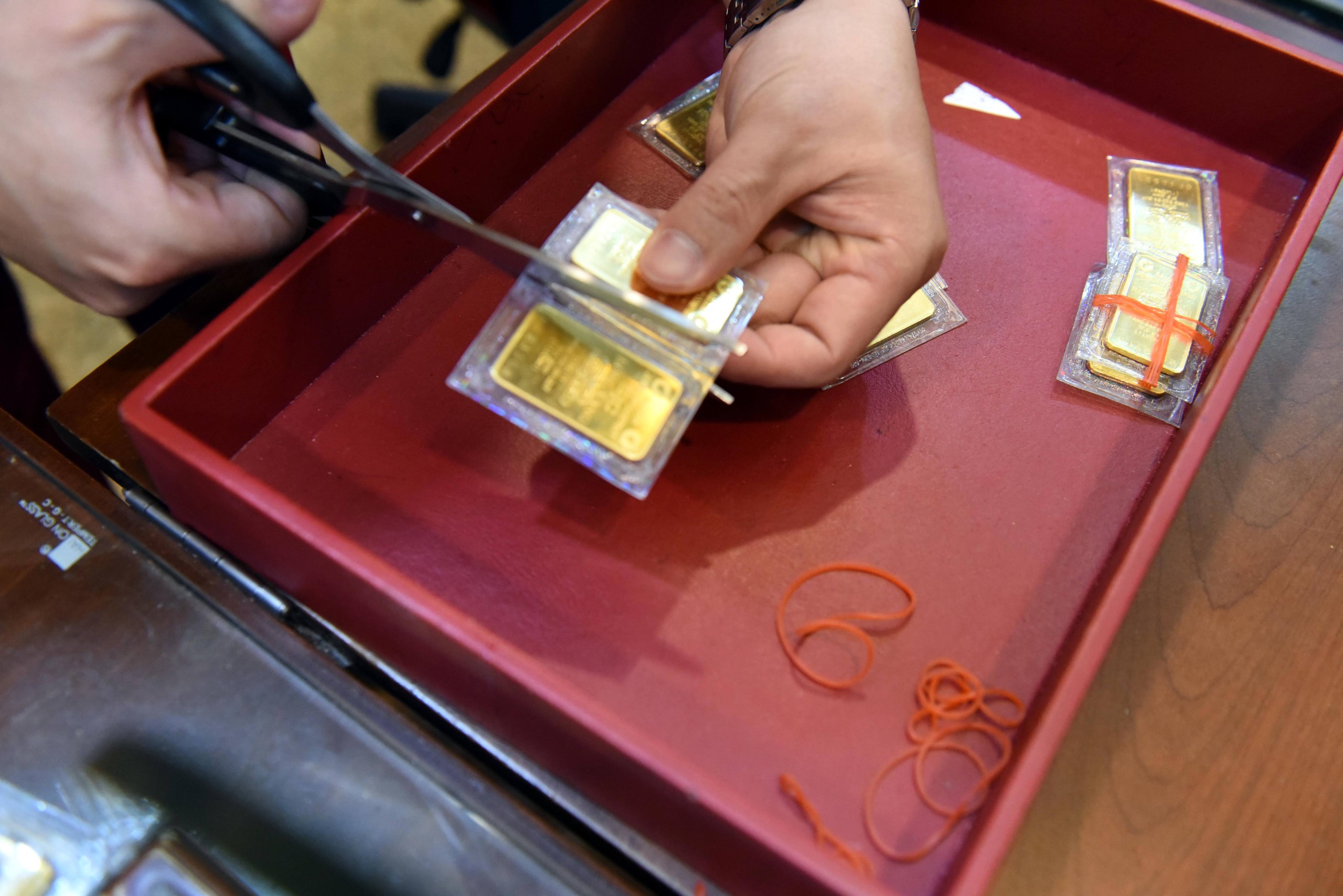 Giá vàng hôm nay 10.3.2026: Bật tăng sau đà giảm mạnh- Ảnh 1.