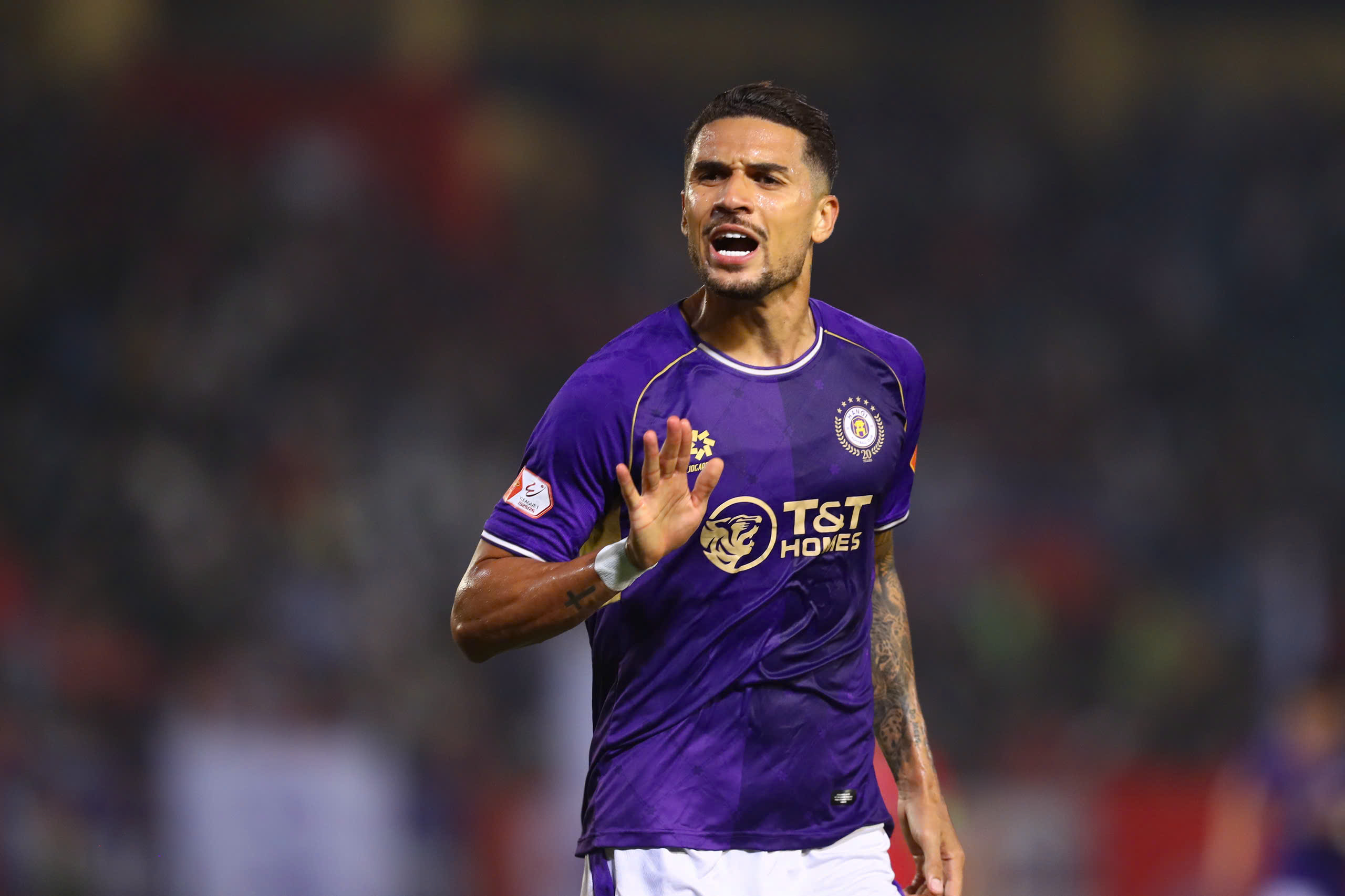 Xu&acirc;n Son nhận cảnh b&aacute;o, HLV Kim Sang Sik t&igrave;m ra 'ch&igrave;a kh&oacute;a v&agrave;ng' giải b&agrave;i to&aacute;n h&agrave;ng c&ocirc;ng ĐT Việt Nam