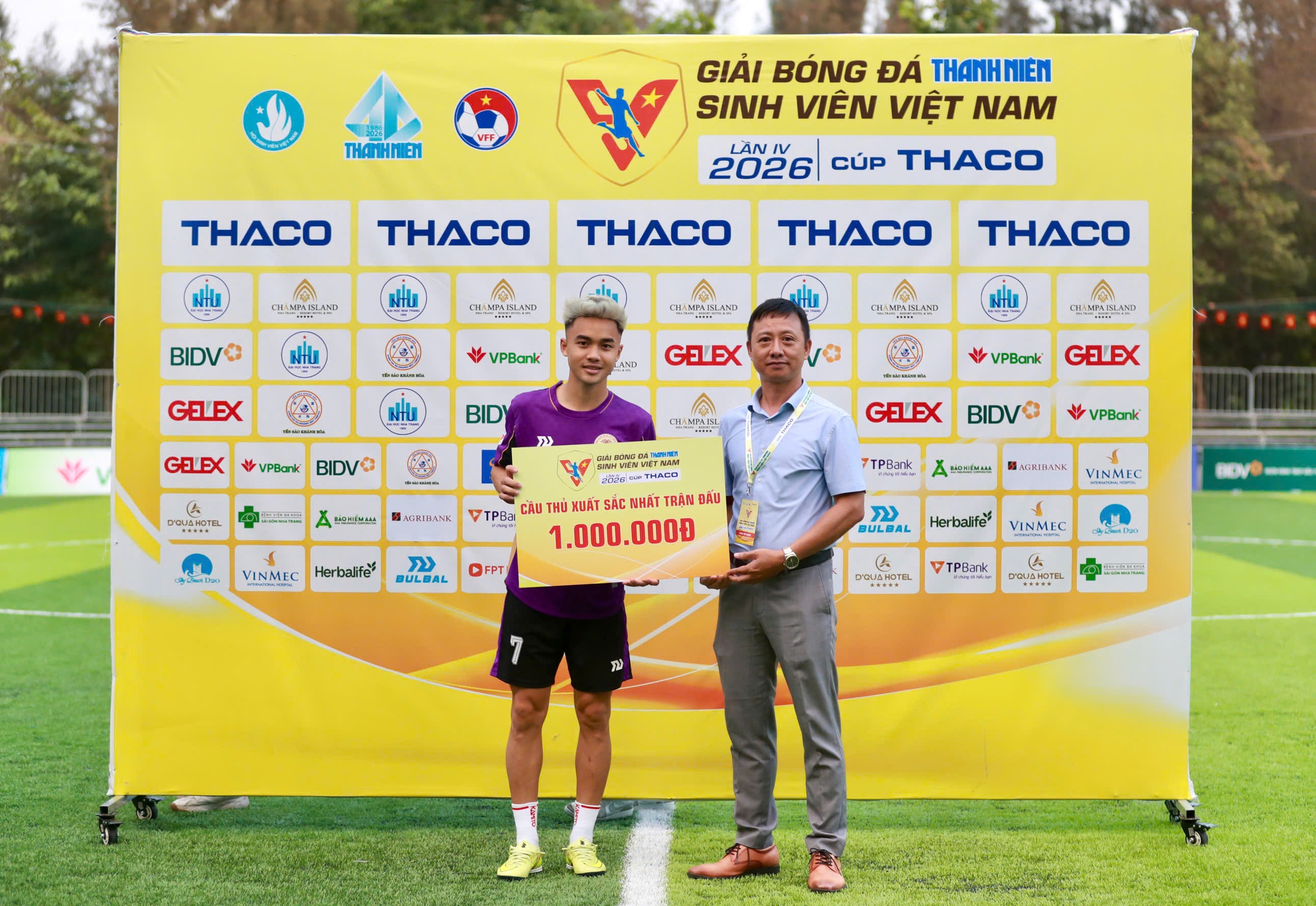 'Neymar xứ Thanh' Trọng T&ugrave;ng: Cứ s&uacute;t l&agrave; c&oacute; b&agrave;n, đi v&agrave;o lịch sử TNSV THACO cup- Ảnh 4.