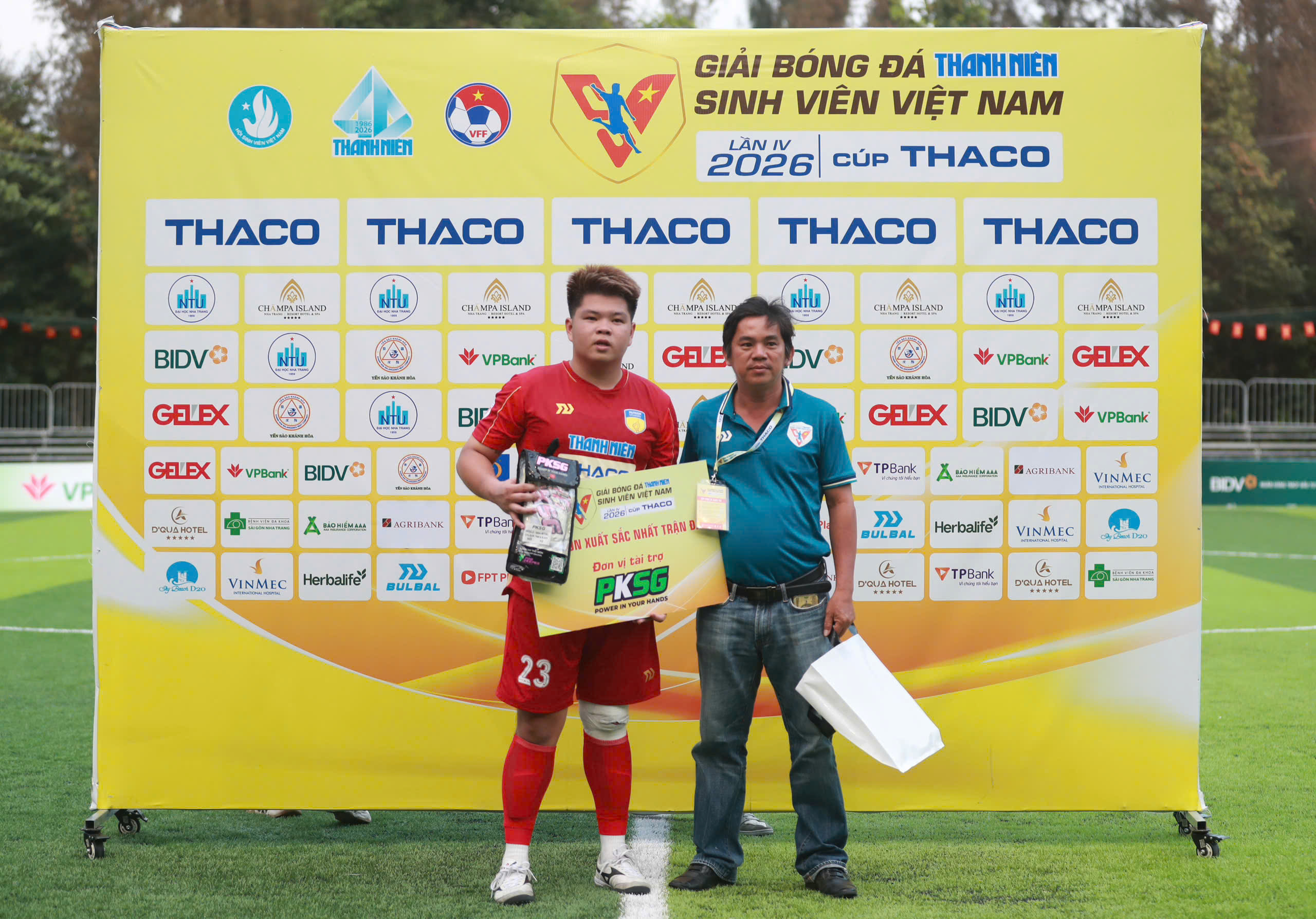 'Neymar xứ Thanh' Trọng T&ugrave;ng: Cứ s&uacute;t l&agrave; c&oacute; b&agrave;n, đi v&agrave;o lịch sử TNSV THACO cup- Ảnh 5.