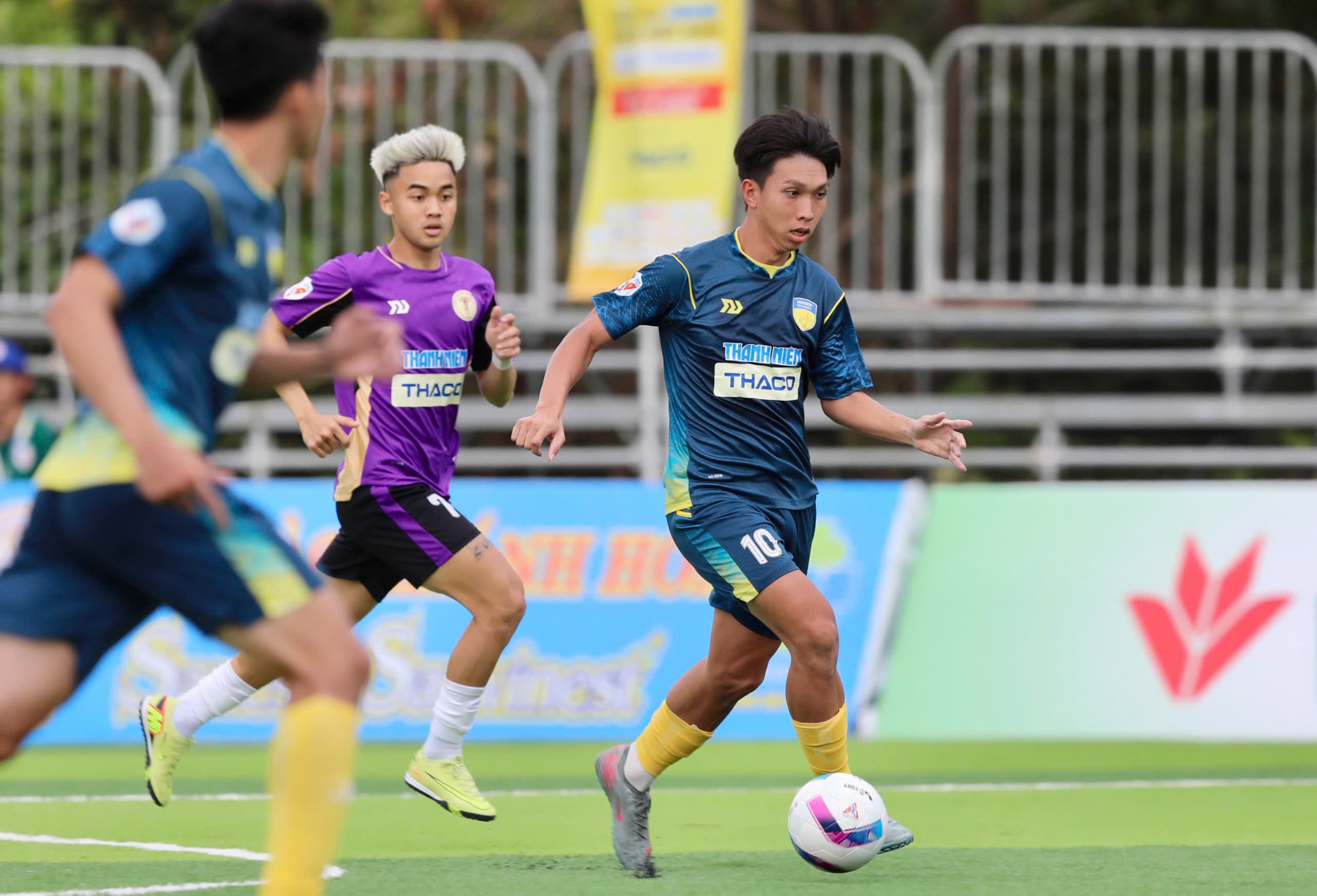 'Neymar xứ Thanh' Trọng T&ugrave;ng: Cứ s&uacute;t l&agrave; c&oacute; b&agrave;n, đi v&agrave;o lịch sử TNSV THACO cup- Ảnh 3.