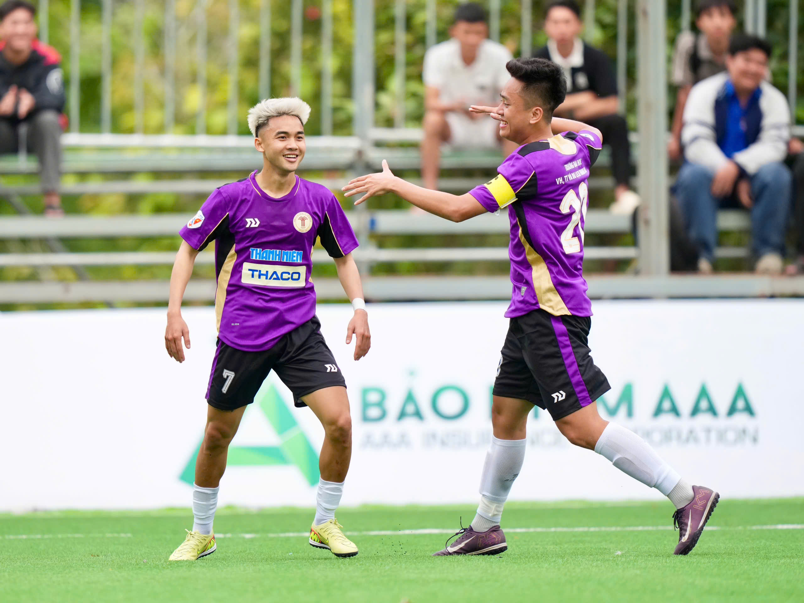 'Neymar xứ Thanh' Trọng T&ugrave;ng: Cứ s&uacute;t l&agrave; c&oacute; b&agrave;n, đi v&agrave;o lịch sử TNSV THACO cup- Ảnh 2.