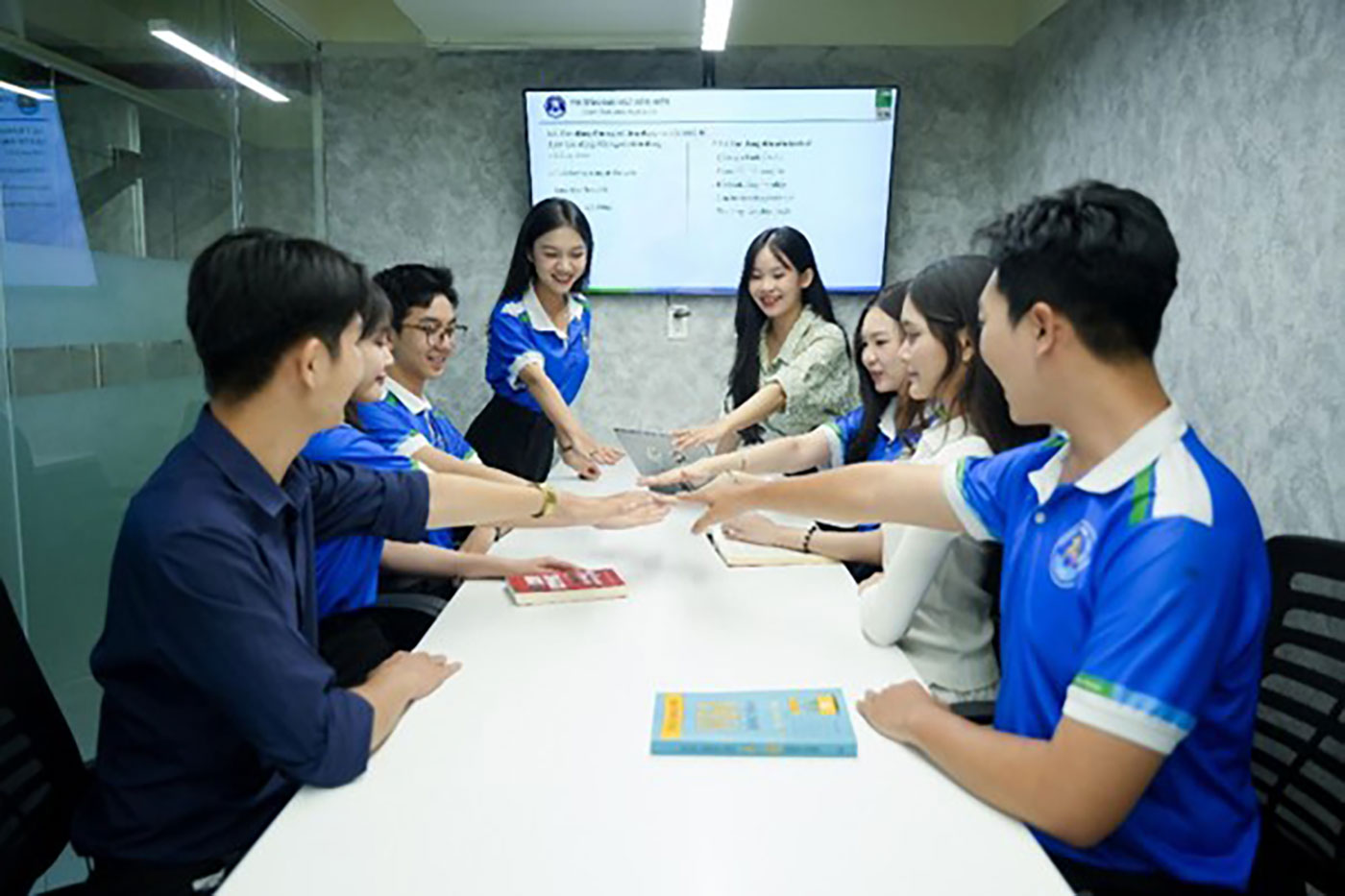 Trường Đại Học Văn Hiến: Nhiều Chính Sách Học Bổng Hỗ Trợ Người Học