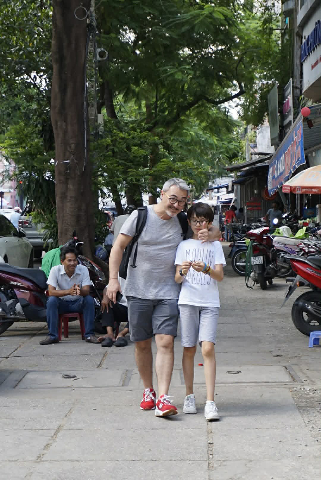 Người đàn ông Pháp tìm mẹ ruột sau nhiều năm xa quê