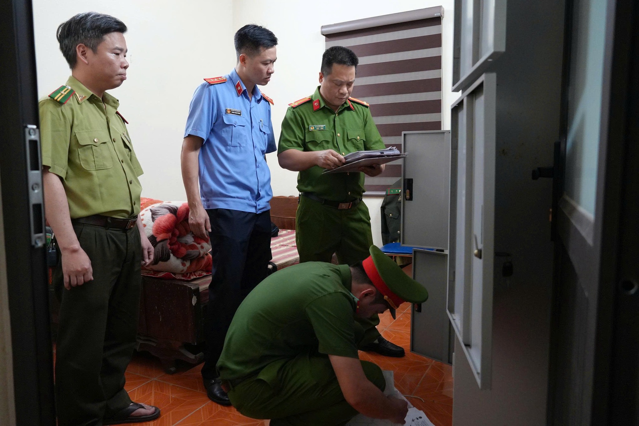 Công an tỉnh Phú Thọ bắt giam 5 giám đốc và 1 cựu phó chủ tịch xã - Ảnh 5.