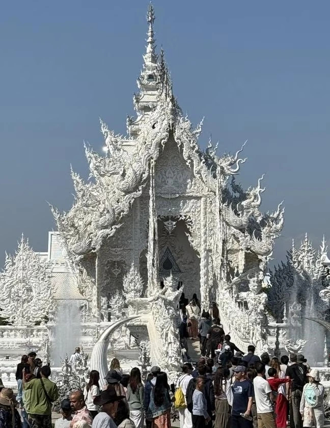 Ngôi đền được ví như 'Địa ngục trần gian' ở Thái Lan thu hút du khách- Ảnh 1. Ngôi đền được ví như 'Địa ngục trần gian' ở Thái Lan thu hút du khách- Ảnh 1.