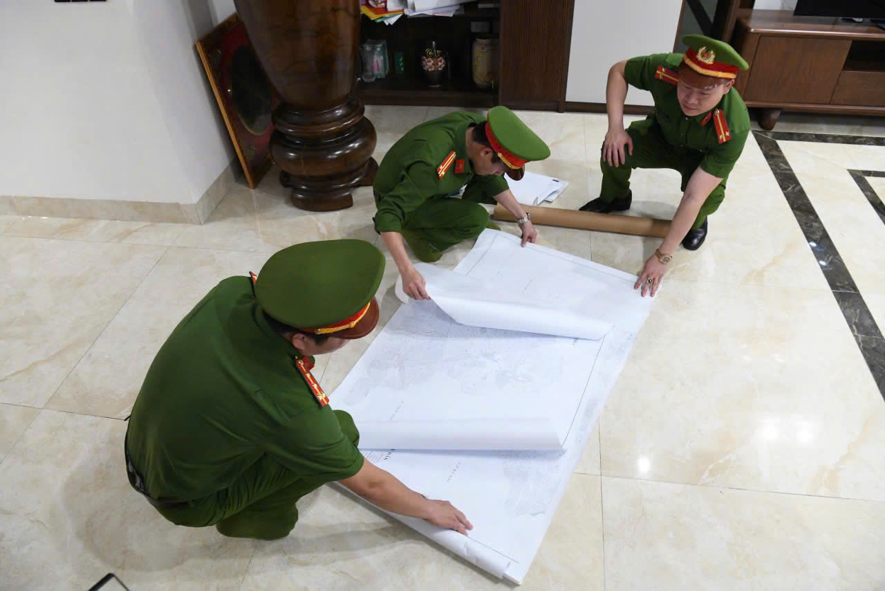 Công an tỉnh Phú Thọ bắt giam 5 giám đốc và 1 cựu phó chủ tịch xã - Ảnh 6.