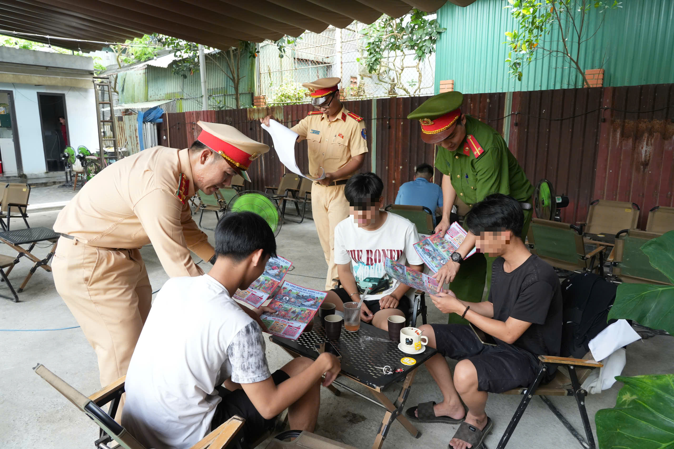 Thanh thiếu niên vi phạm giao thông gia tăng , CSGT Huế triển khai giải pháp hiệu quả - Ảnh 1.