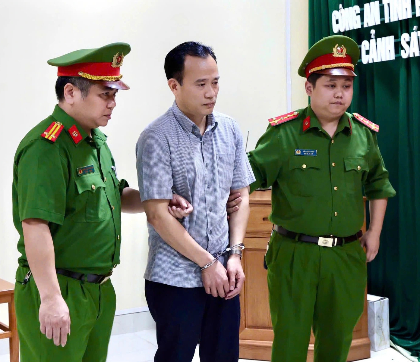 Công an tỉnh Phú Thọ bắt giam 5 giám đốc và 1 cựu phó chủ tịch xã - Ảnh 2.