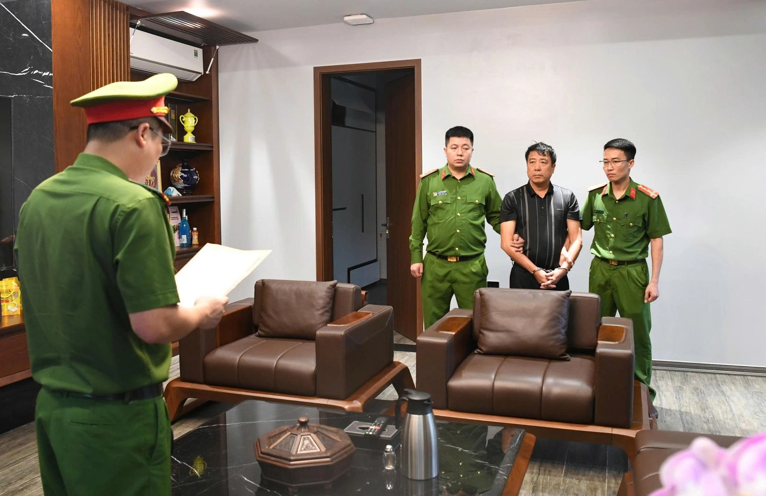 Công an tỉnh Phú Thọ bắt giam 5 giám đốc và 1 cựu phó chủ tịch xã - Ảnh 1.