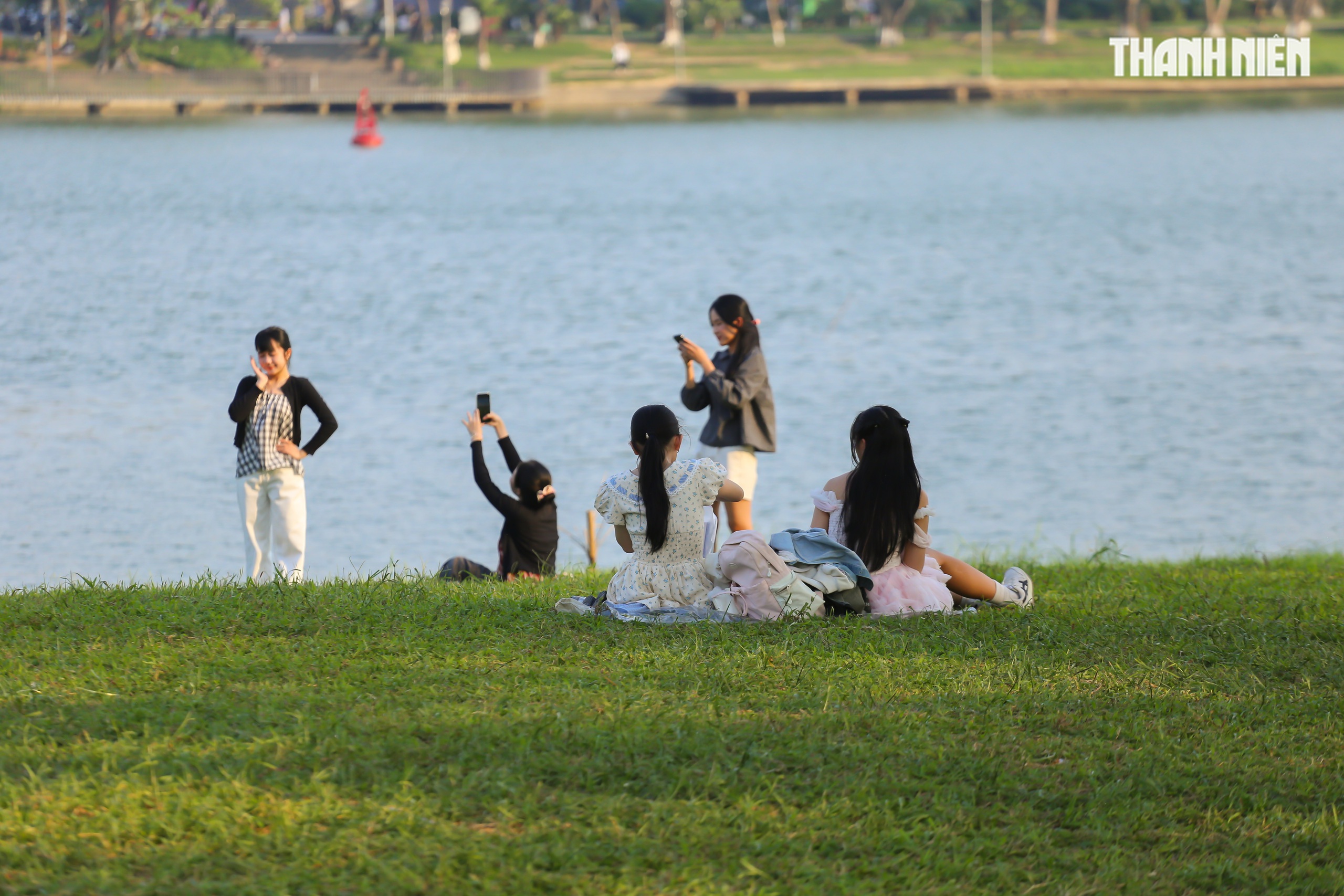 Tọa độ picnic v&agrave; check-in b&ecirc;n bờ s&ocirc;ng Hương đang g&acirc;y sốt - Ảnh 6.