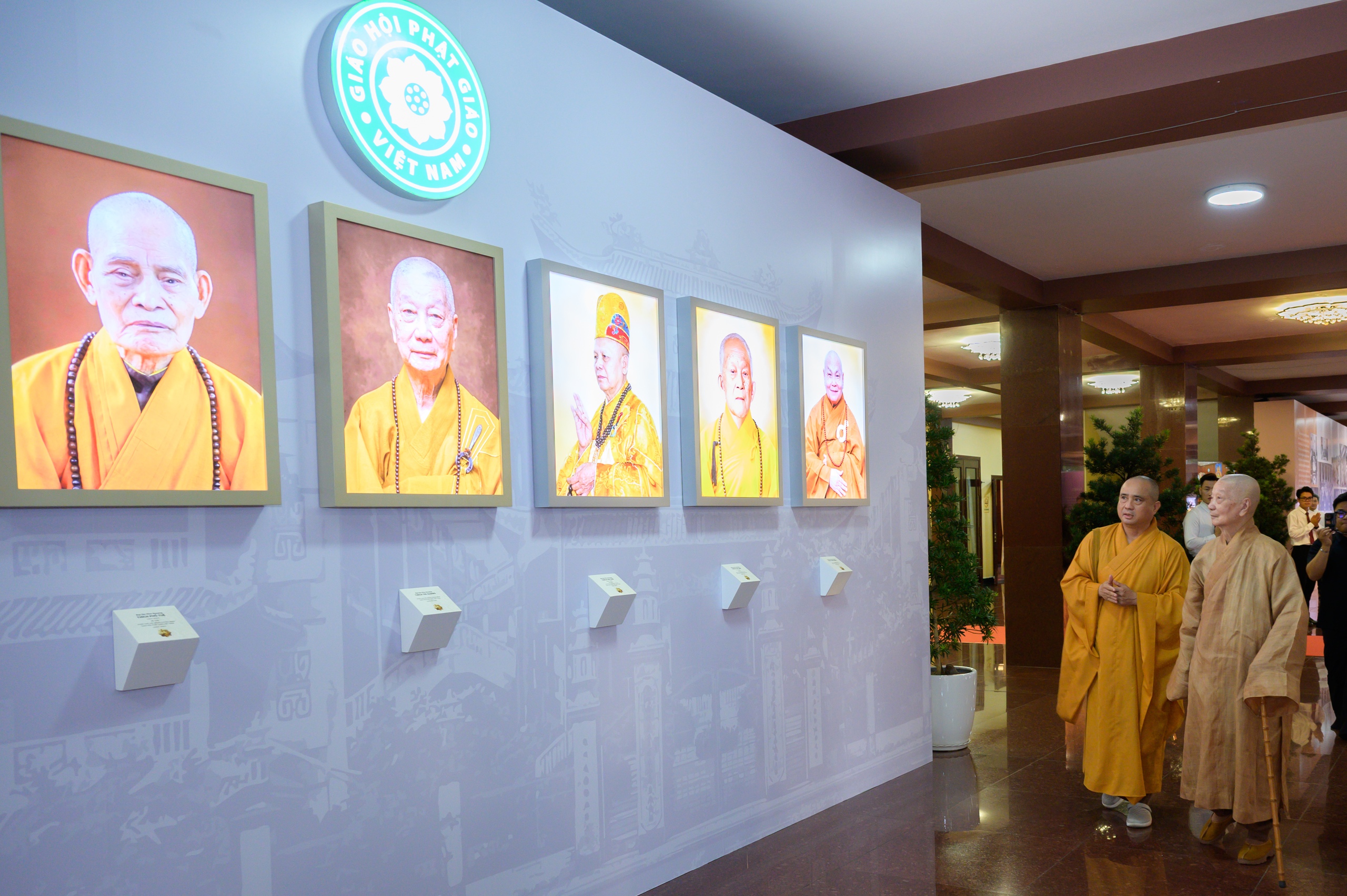 Đại l&atilde;o h&ograve;a thượng Th&iacute;ch Tr&iacute; Quảng dự khai mạc triển l&atilde;m 45 năm Gi&aacute;o hội Phật gi&aacute;o Việt Nam - Ảnh 5.