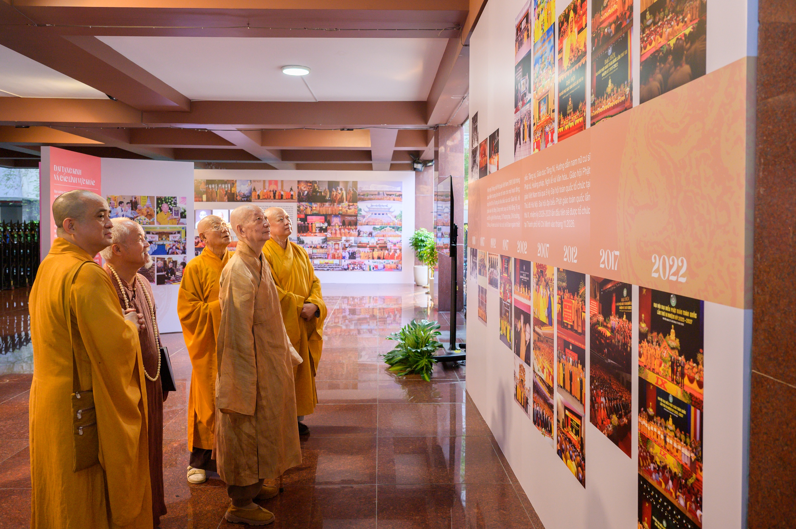 Đại l&atilde;o h&ograve;a thượng Th&iacute;ch Tr&iacute; Quảng dự khai mạc triển l&atilde;m 45 năm Gi&aacute;o hội Phật gi&aacute;o Việt Nam - Ảnh 2.