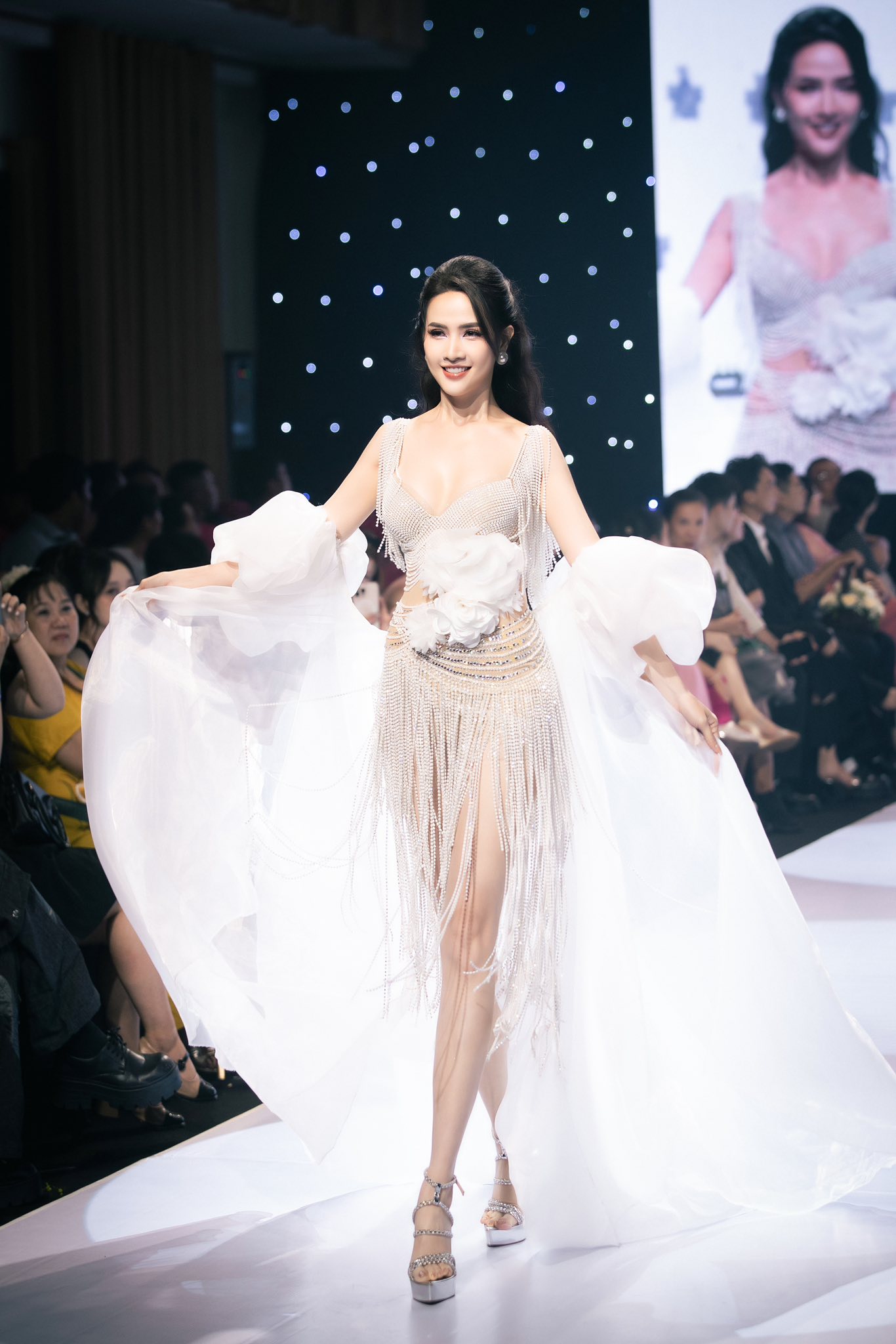 Phan Thị Mơ l&agrave;m ph&oacute; chủ tịch CLB doanh nghiệp, k&iacute;n tiếng chuyện đời tư ở tuổi 36- Ảnh 2.