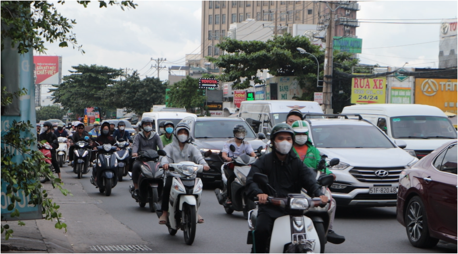 Mở rộng Quốc lộ 13: Người mừng ra mặt, người lại đứng ngồi kh&ocirc;ng y&ecirc;n v&igrave;... - Ảnh 2.