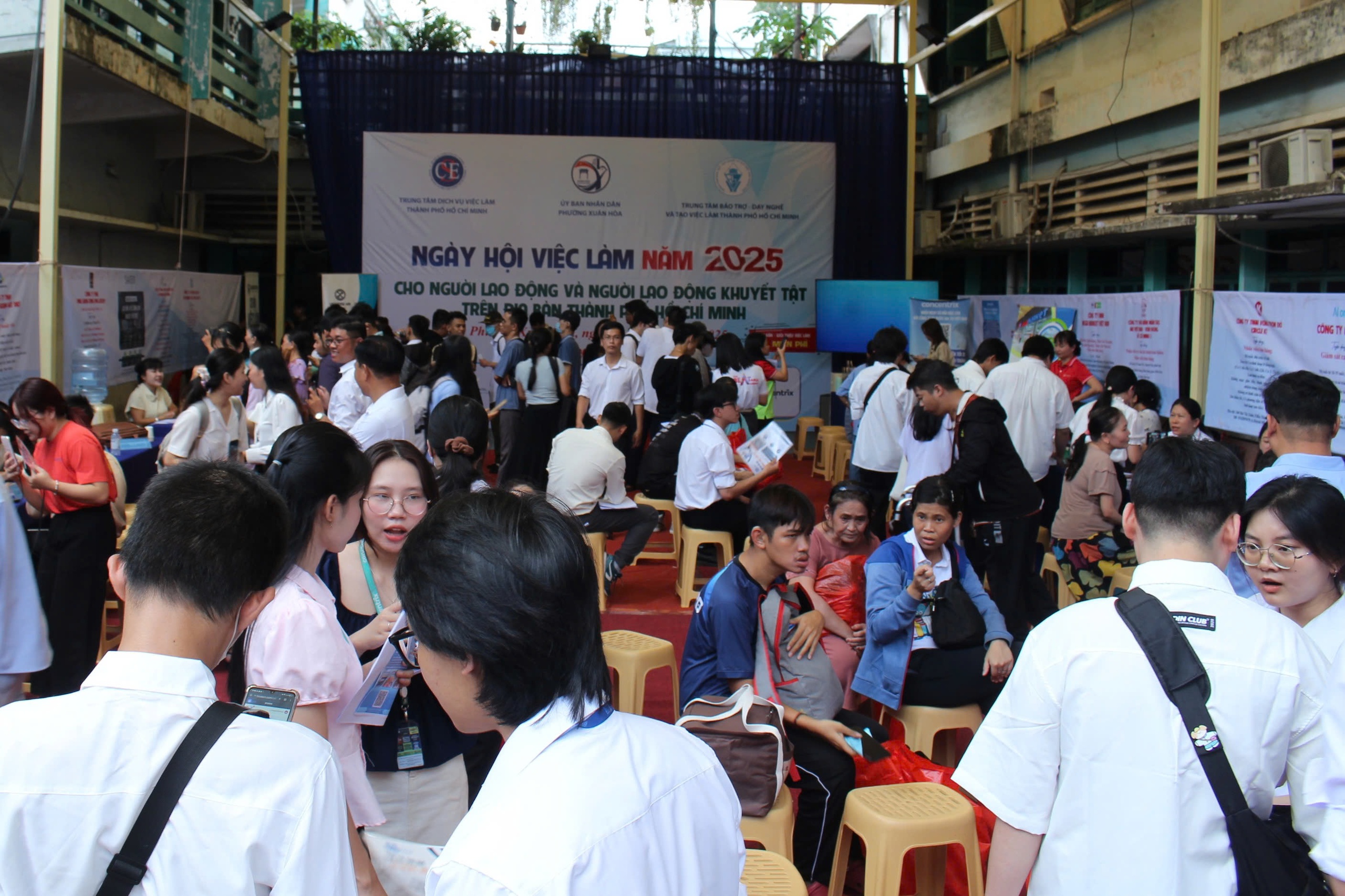 Người thất nghiệp ở TP.HCM muốn học nghề hãy đến những địa chỉ này - Ảnh 2.