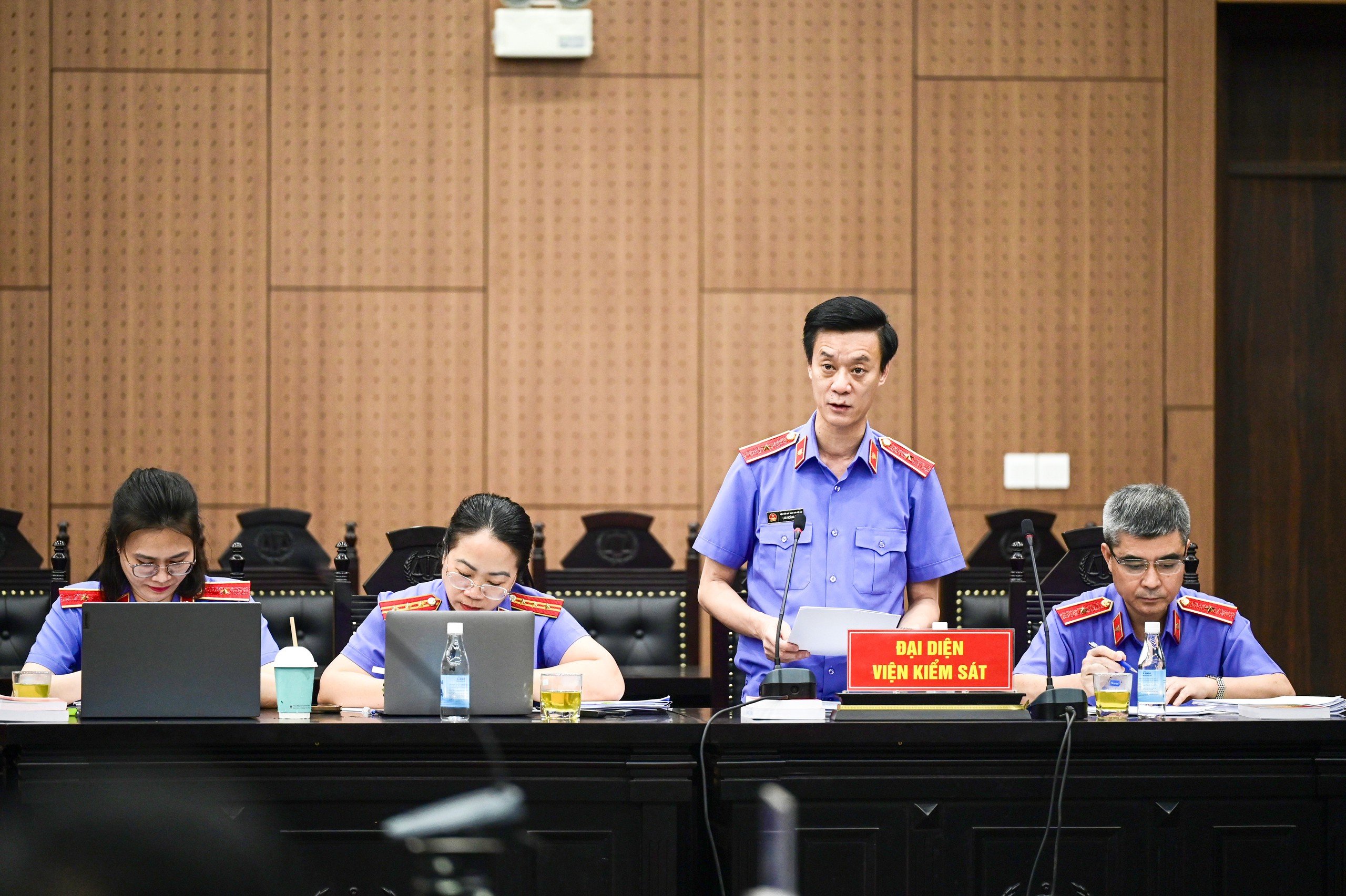 Nhận hối lộ 13,4 tỉ, cựu giám đốc Bộ NN-PTNT bật khóc khi nhắc về mẹ già- Ảnh 2.