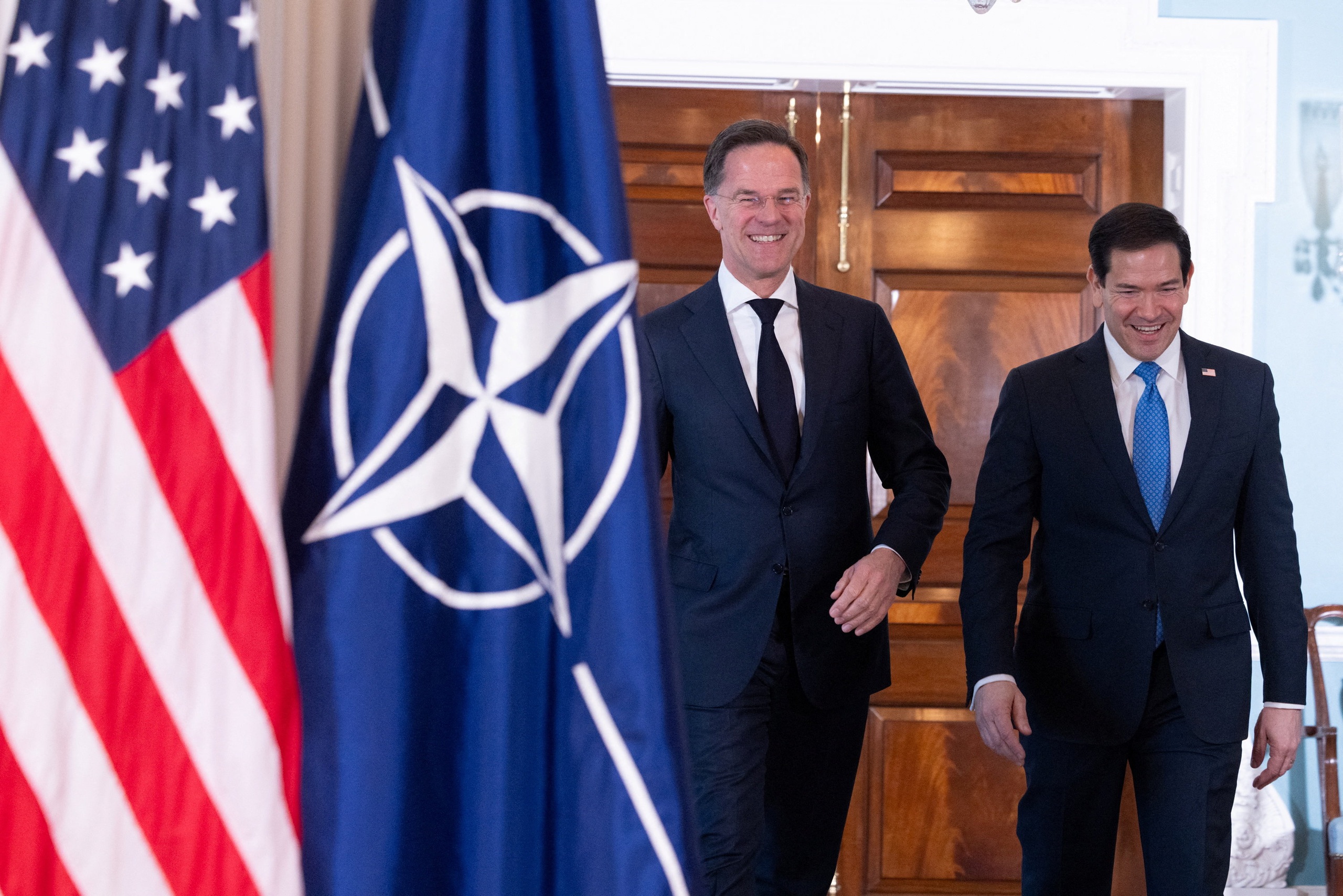 Ông Trump yêu cầu NATO hành động ngay tại eo biển Hormuz - Ảnh 1.