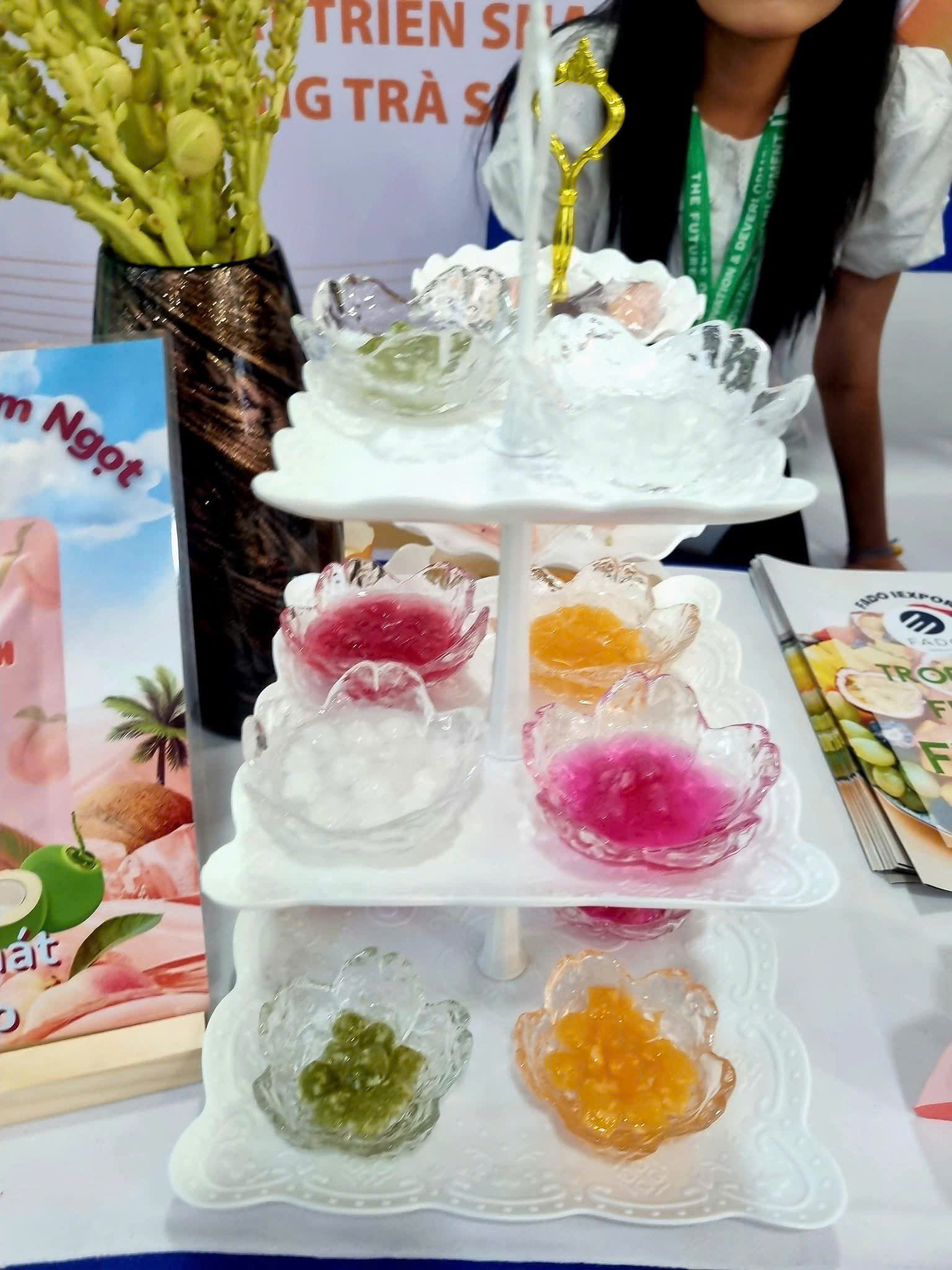 C&ugrave;ng sống xanh số 143: Gi&uacute;p doanh nghiệp tận dụng c&ugrave;i dừa non,  - Ảnh 1.