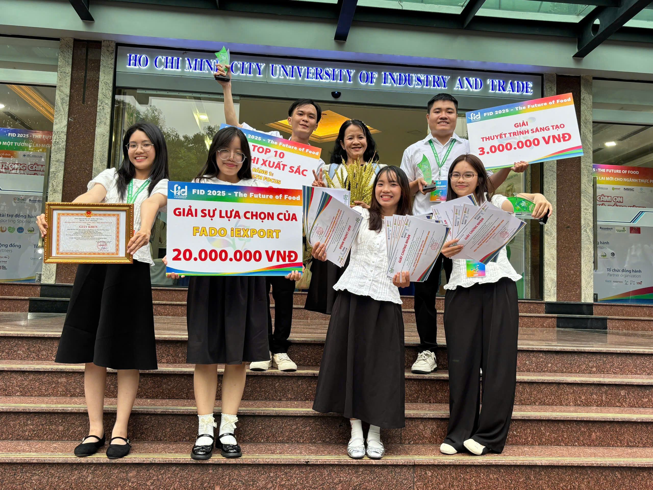 C&ugrave;ng sống xanh số 143: Gi&uacute;p doanh nghiệp tận dụng c&ugrave;i dừa non,  - Ảnh 2.