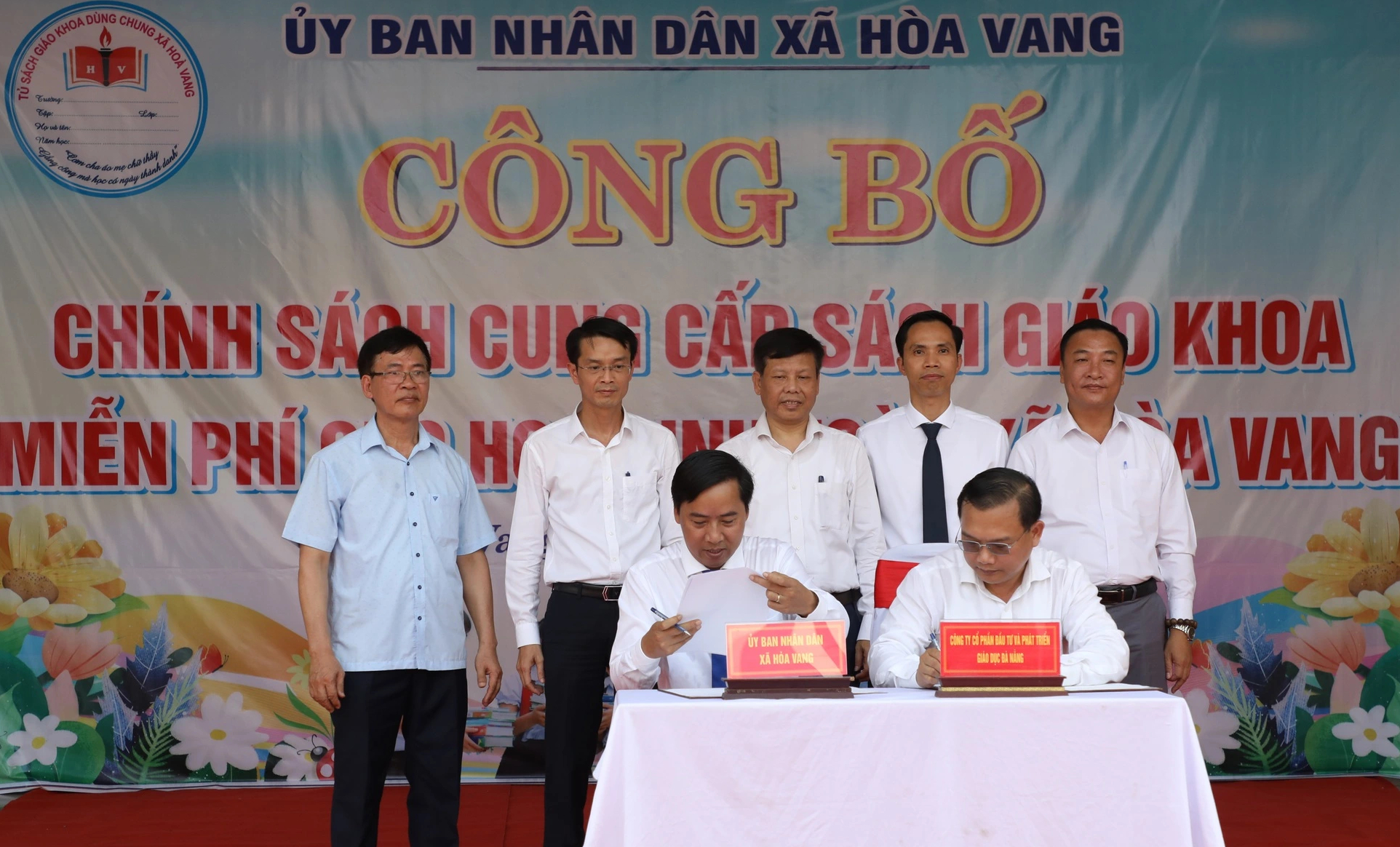 Lần đầu ti&ecirc;n ở Việt Nam, ch&iacute;nh quyền x&atilde; miễn ph&iacute; s&aacute;ch gi&aacute;o khoa cho học sinh- Ảnh 5.