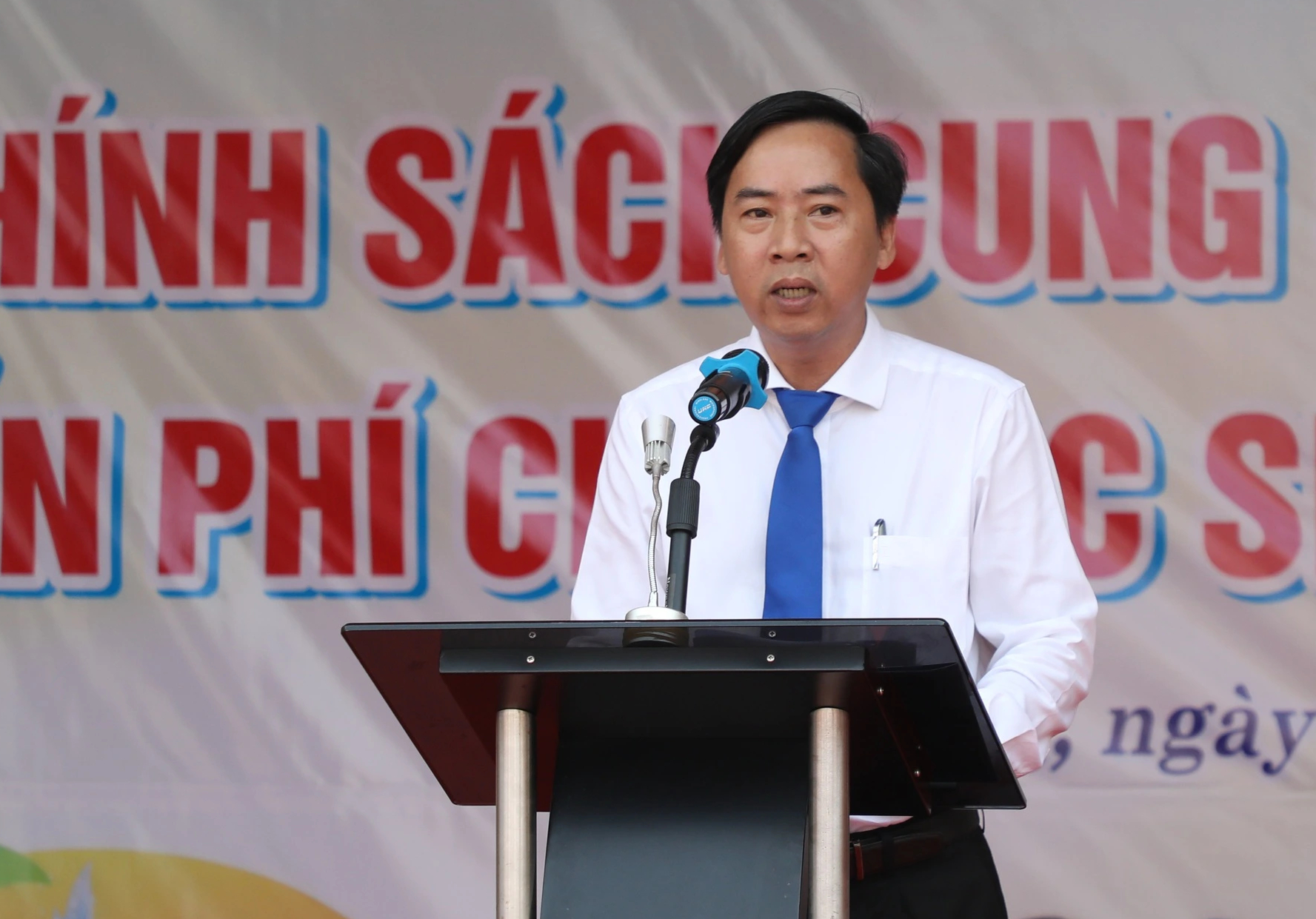 Lần đầu ti&ecirc;n ở Việt Nam, ch&iacute;nh quyền x&atilde; miễn ph&iacute; s&aacute;ch gi&aacute;o khoa cho học sinh- Ảnh 2.