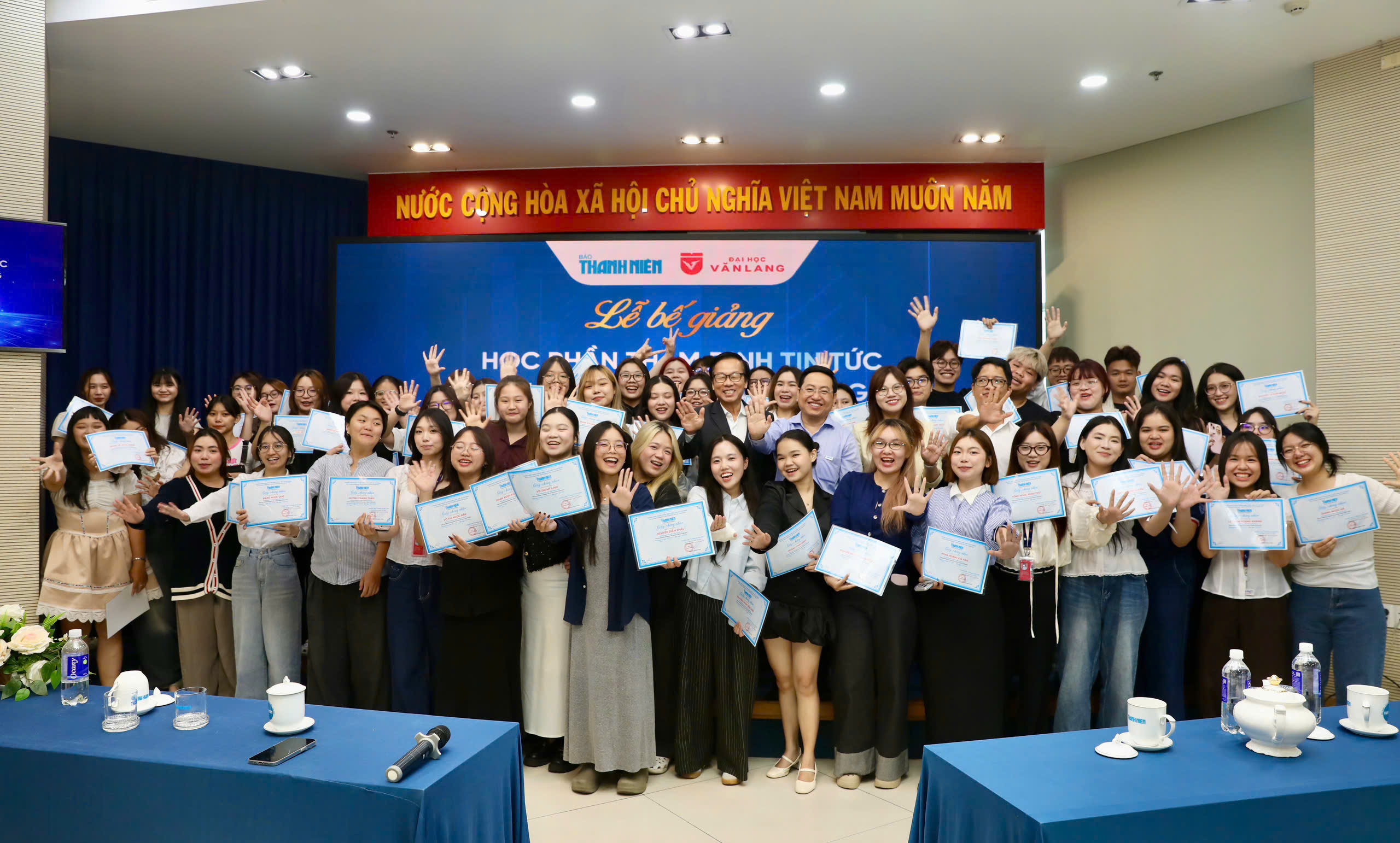 Sinh viên VLU hoàn thành khóa học tại Báo Thanh Niên, có sản phẩm đăng báo - Ảnh 1.