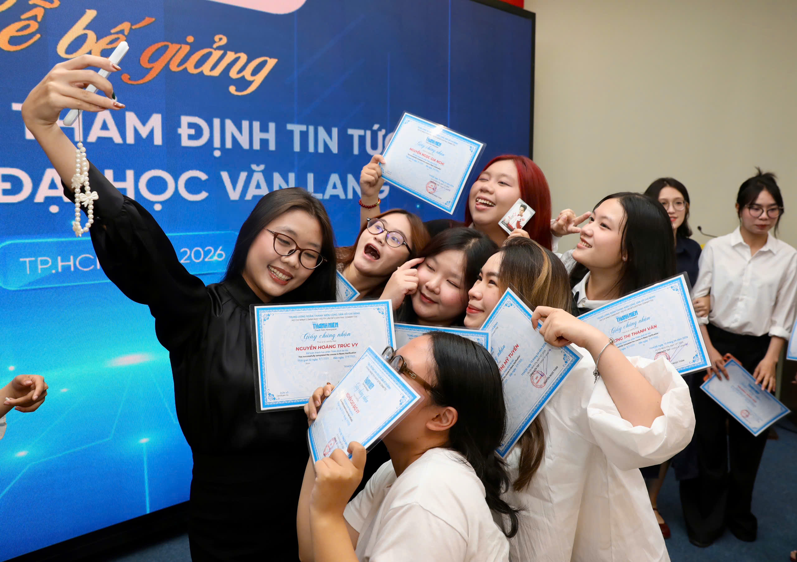 Sinh viên VLU hoàn thành khóa học tại Báo Thanh Niên, có sản phẩm đăng báo - Ảnh 7.