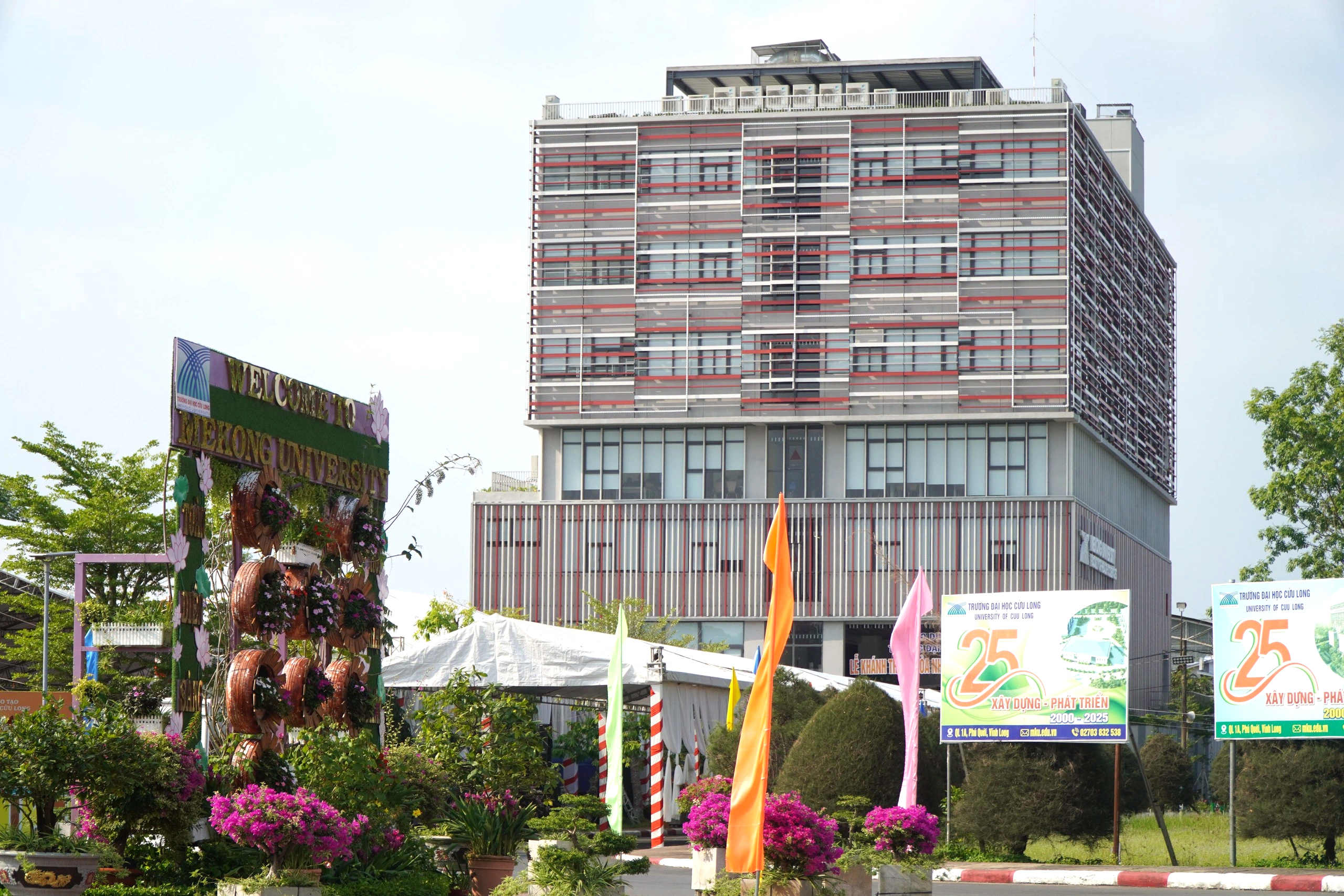 Trường ĐH có công trình đạt kỷ lục Việt Nam, nơi diễn ra tư vấn mùa thi - Ảnh 5.