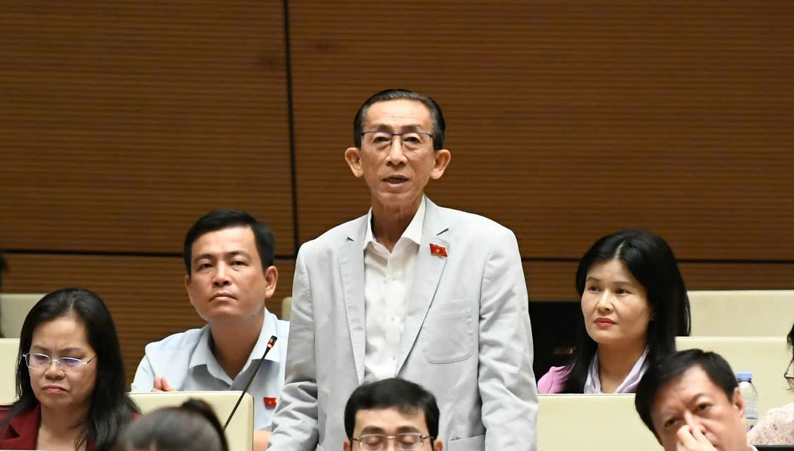 Đại biểu Quốc hội lo 'tát nước theo mưa' khi xăng dầu tăng giá- Ảnh 1. Đại biểu Quốc hội lo 'tát nước theo mưa' khi xăng dầu tăng giá- Ảnh 1.